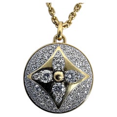 Collana con ciondolo della collezione Blossom di Louis Vuitton in oro francese e diamanti