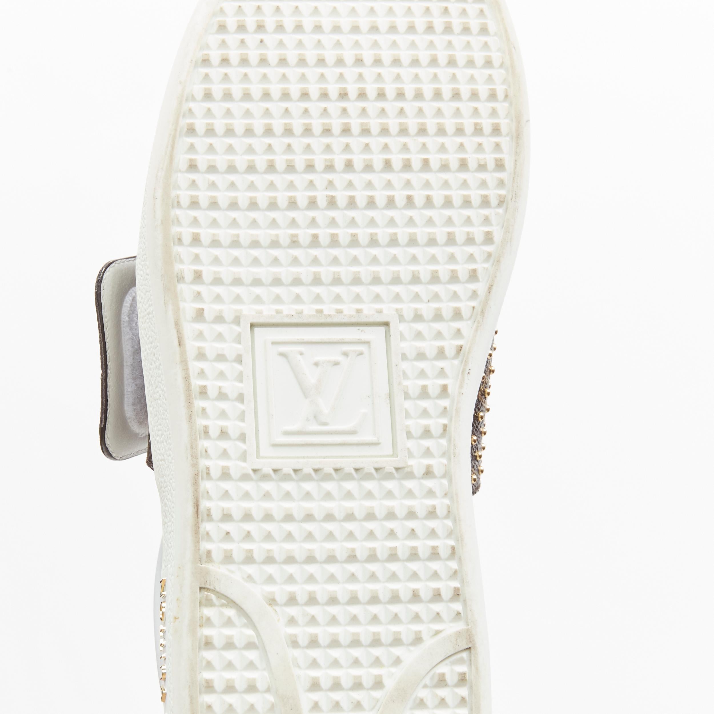 VUITTON Stehpullover aus weißem Leder mit LV-Monogramm und goldenem Nieten EU36 im Angebot 5