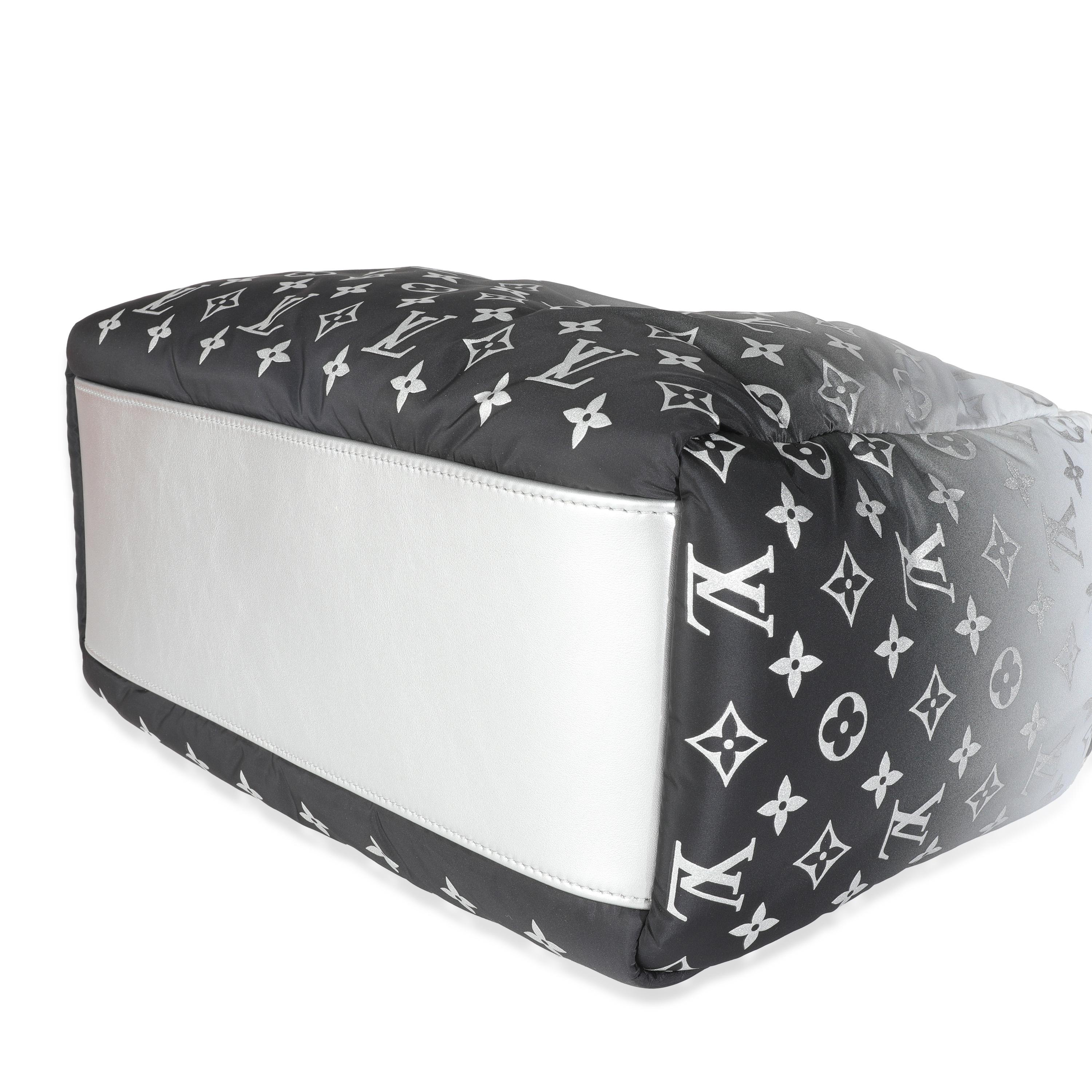 Women's Louis Vuitton Frost Nylon Monogram Gradient LV Snow Onthego MM For Sale