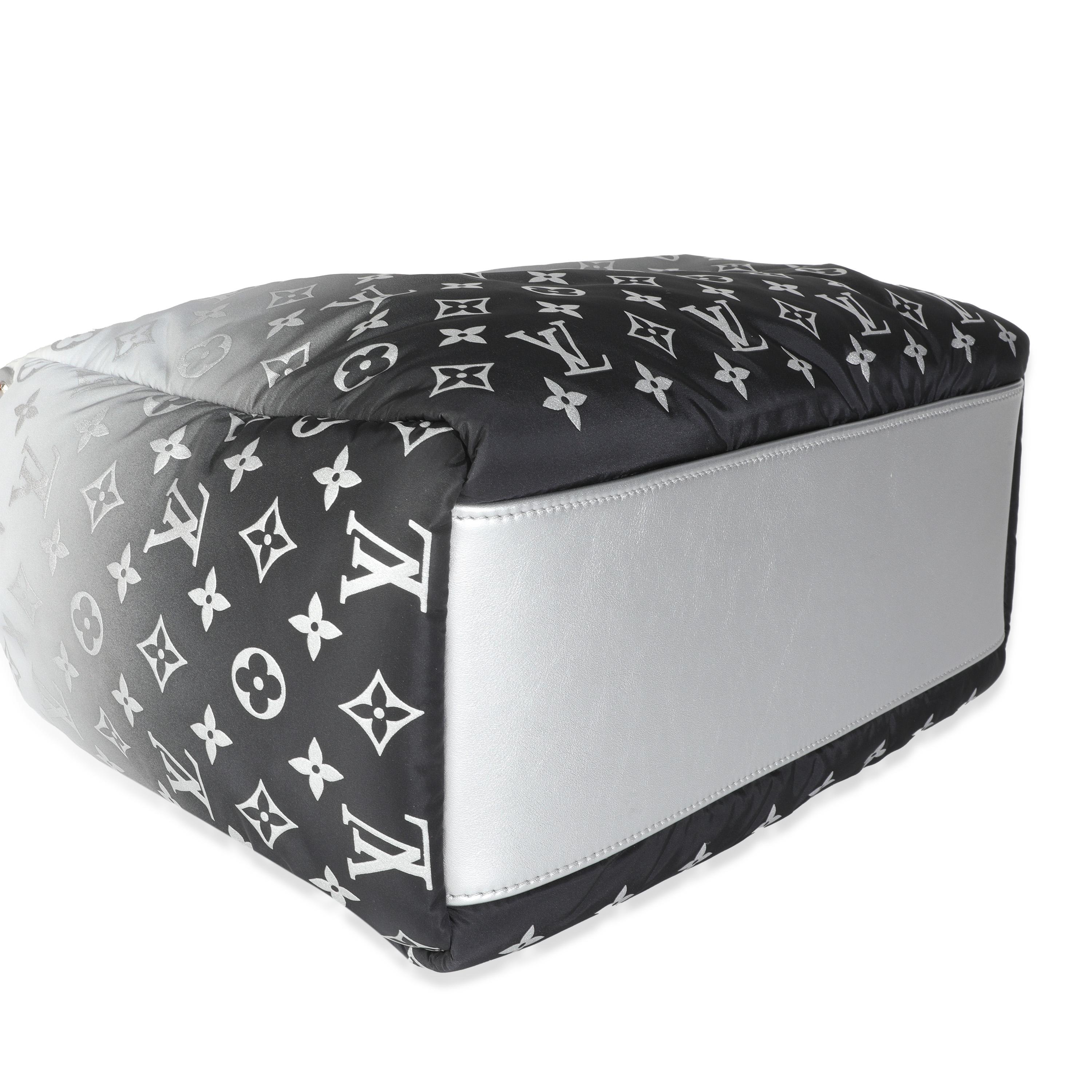 Louis Vuitton Frost Nylon Monogram Gradient LV Snow Onthego MM For Sale 2