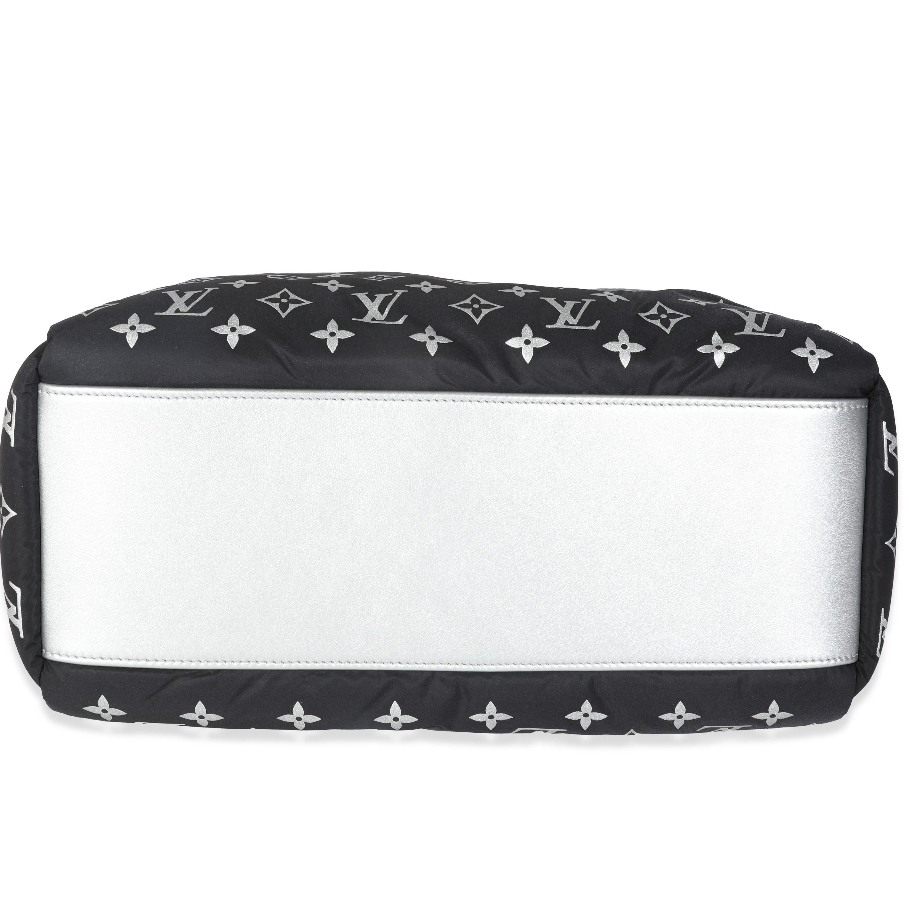 Louis Vuitton Frost Nylon Monogram Gradient LV Snow Onthego MM For Sale 3