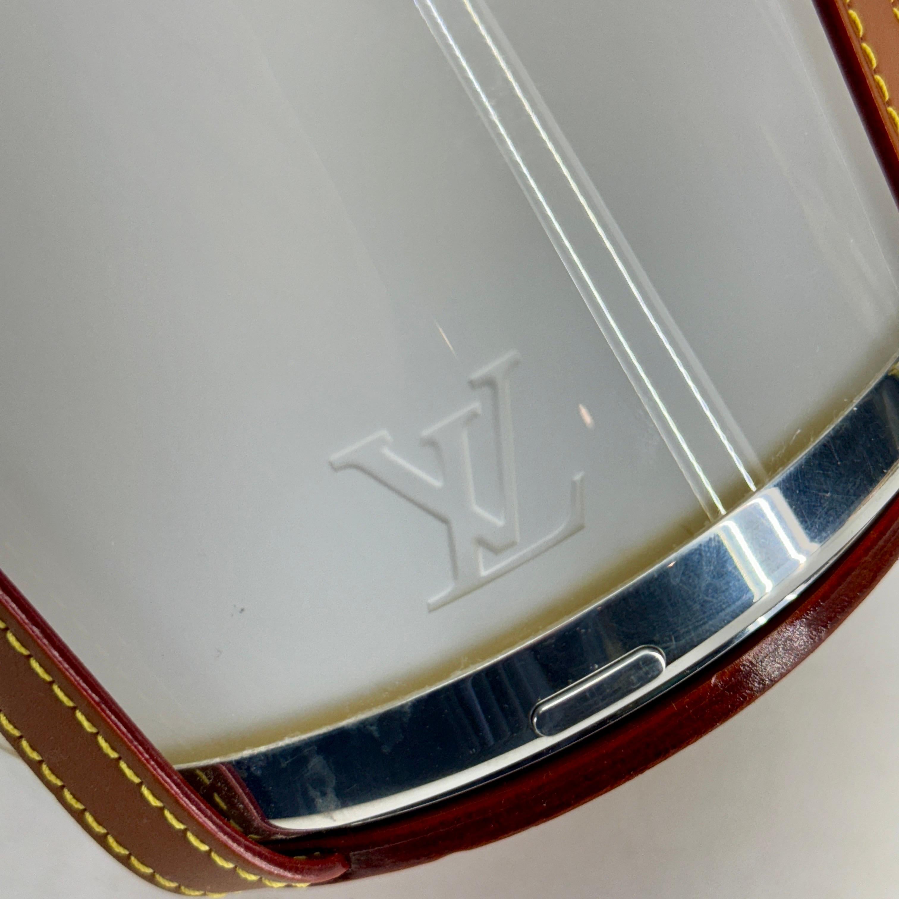 Louis Vuitton lampe LV en verre dépoli avec cuir caramel en vente 7