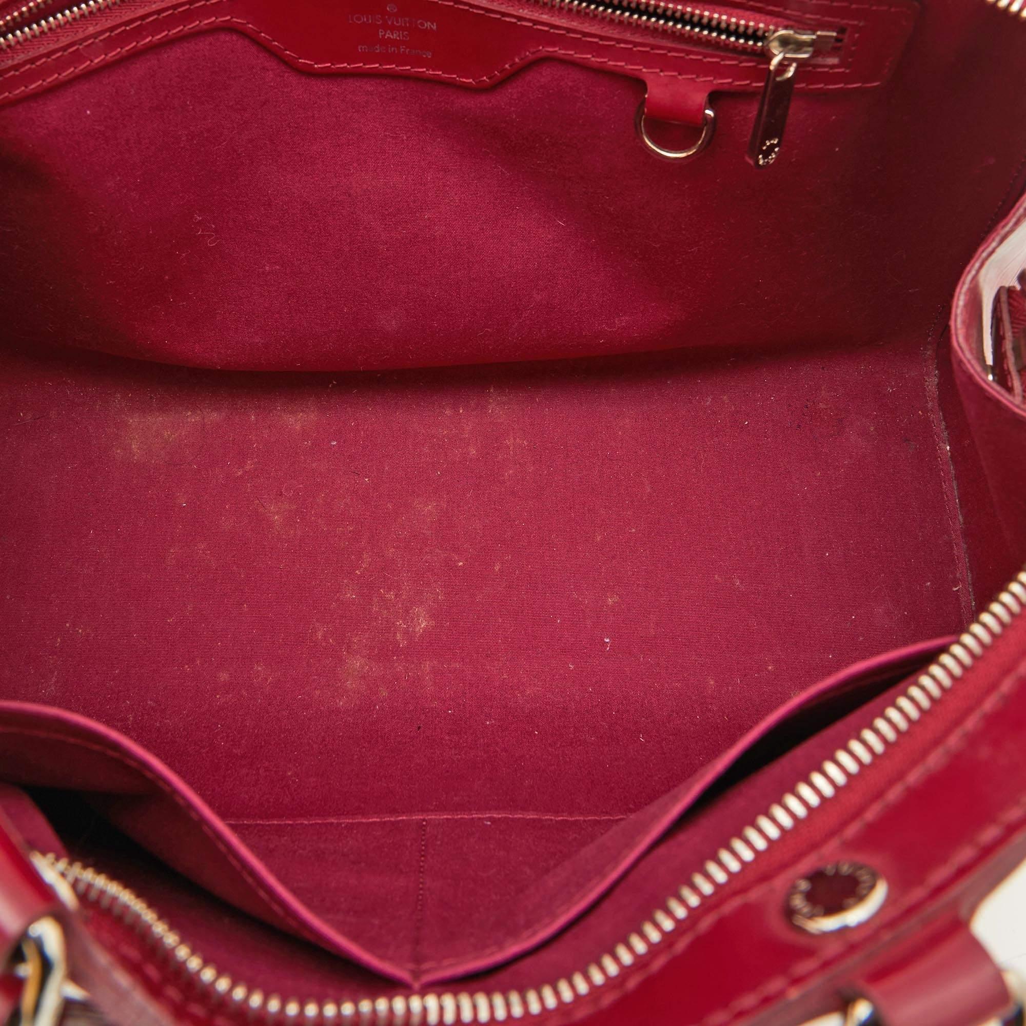 Louis Vuitton sac Brea MM en cuir épi fuchsia en vente 8