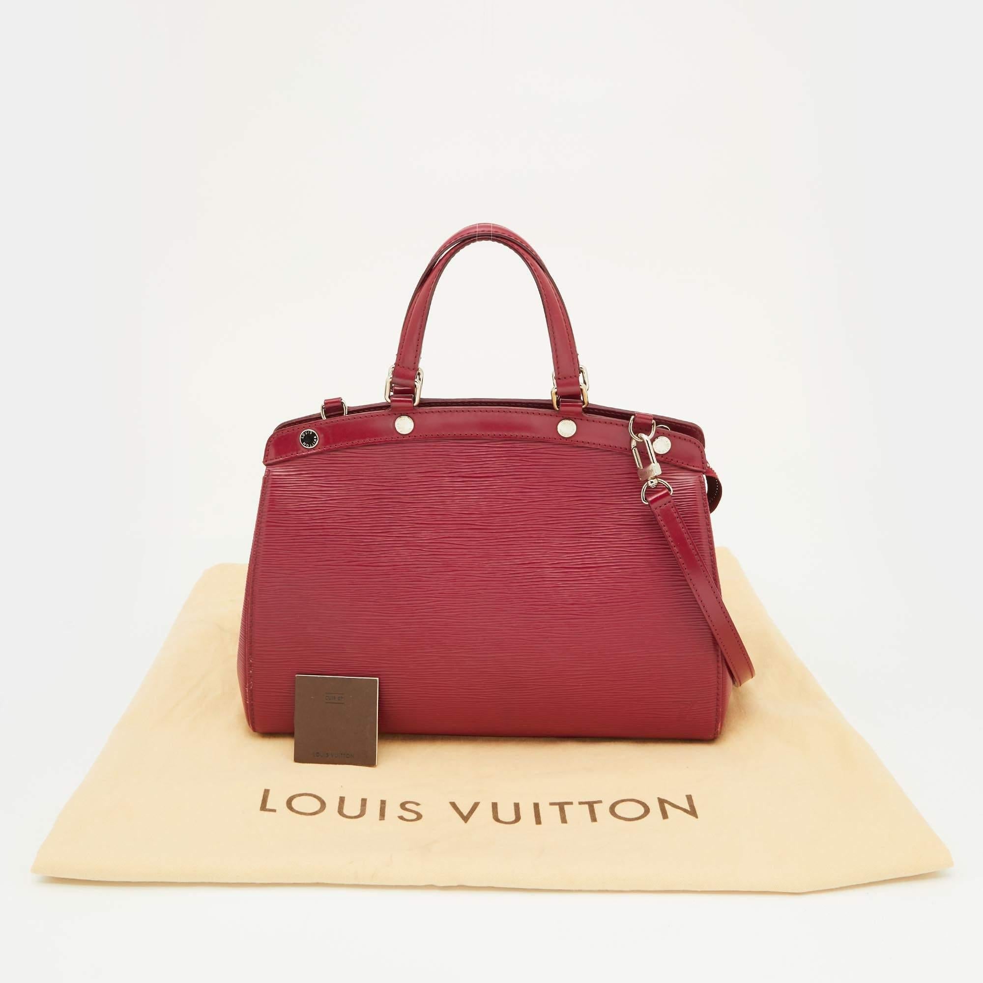 Louis Vuitton sac Brea MM en cuir épi fuchsia en vente 9
