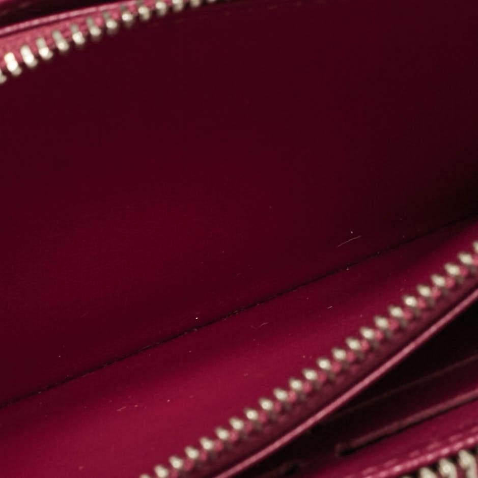 Marron Portefeuille Zippy Louis Vuitton en cuir Epi fuchsia en vente