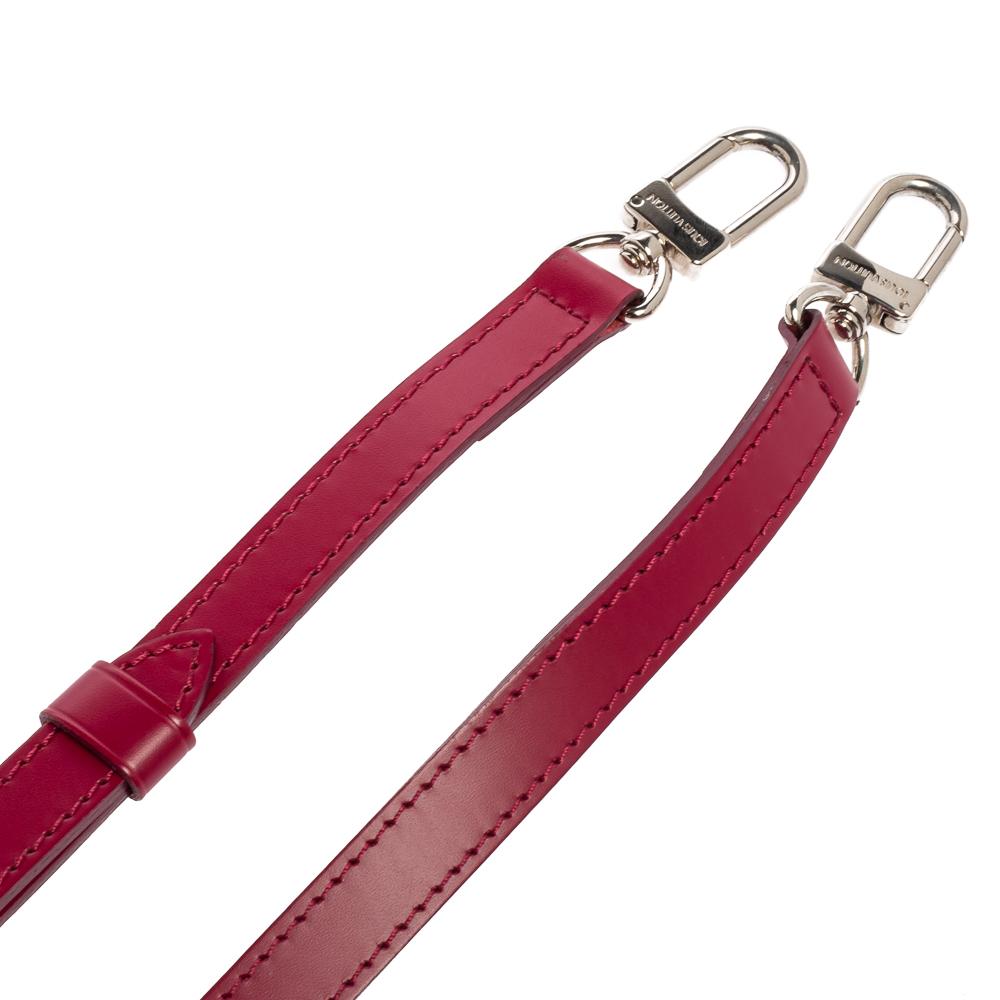 Louis Vuitton's shoulder strap is one of the most useful accessories with a touch of luxury. The adjustable strap is crafted from leather that gives a signature touch. The creation is complete with a buckle and two silver-tone clasps for you to
