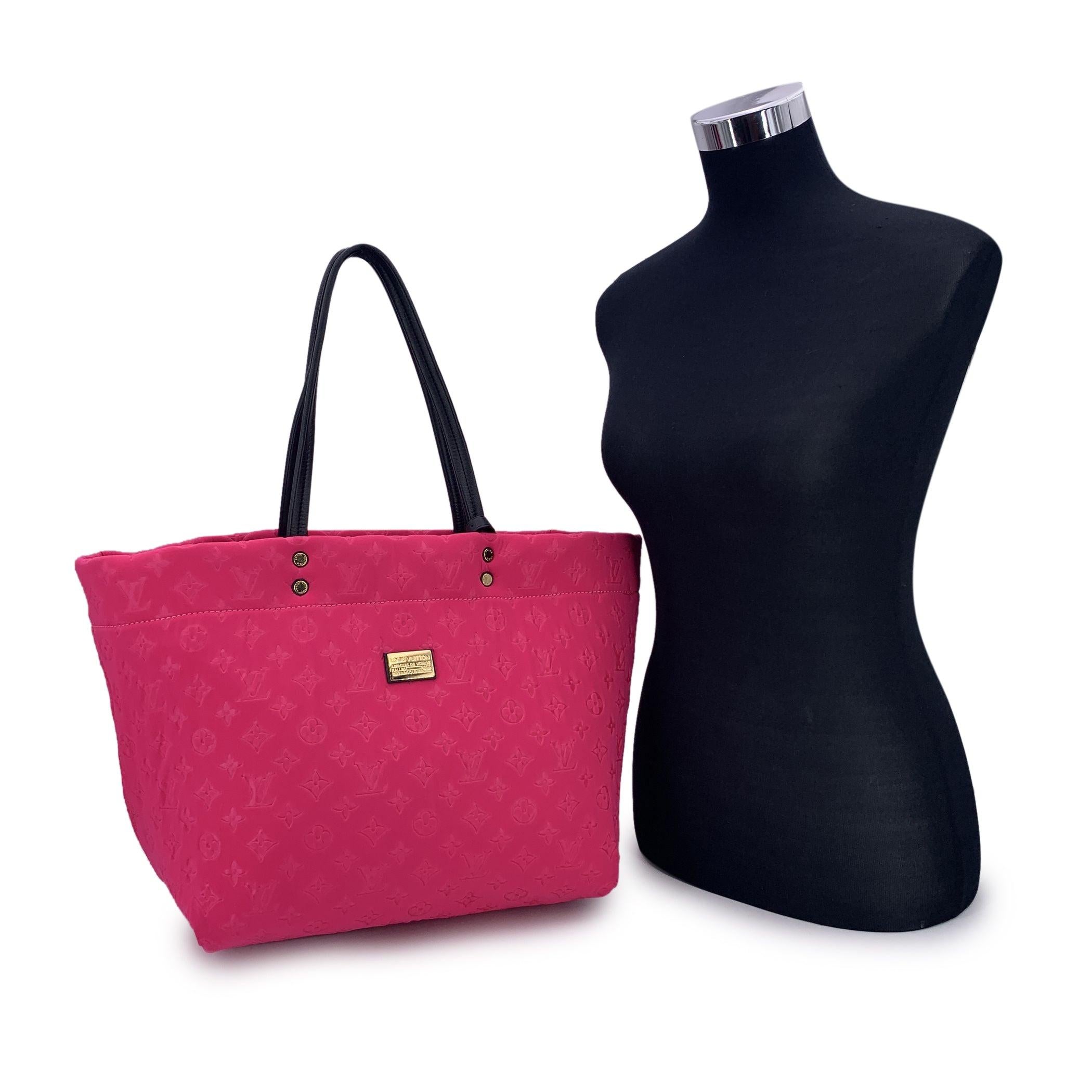 This beautiful Bag will come with a Certificate of Authenticity provided by Entrupy. The certificate will be provided at no further cost Louis Vuitton Monogram Scuba MM in fuchsia pink color, with black leather handles. Classic design, crafted in