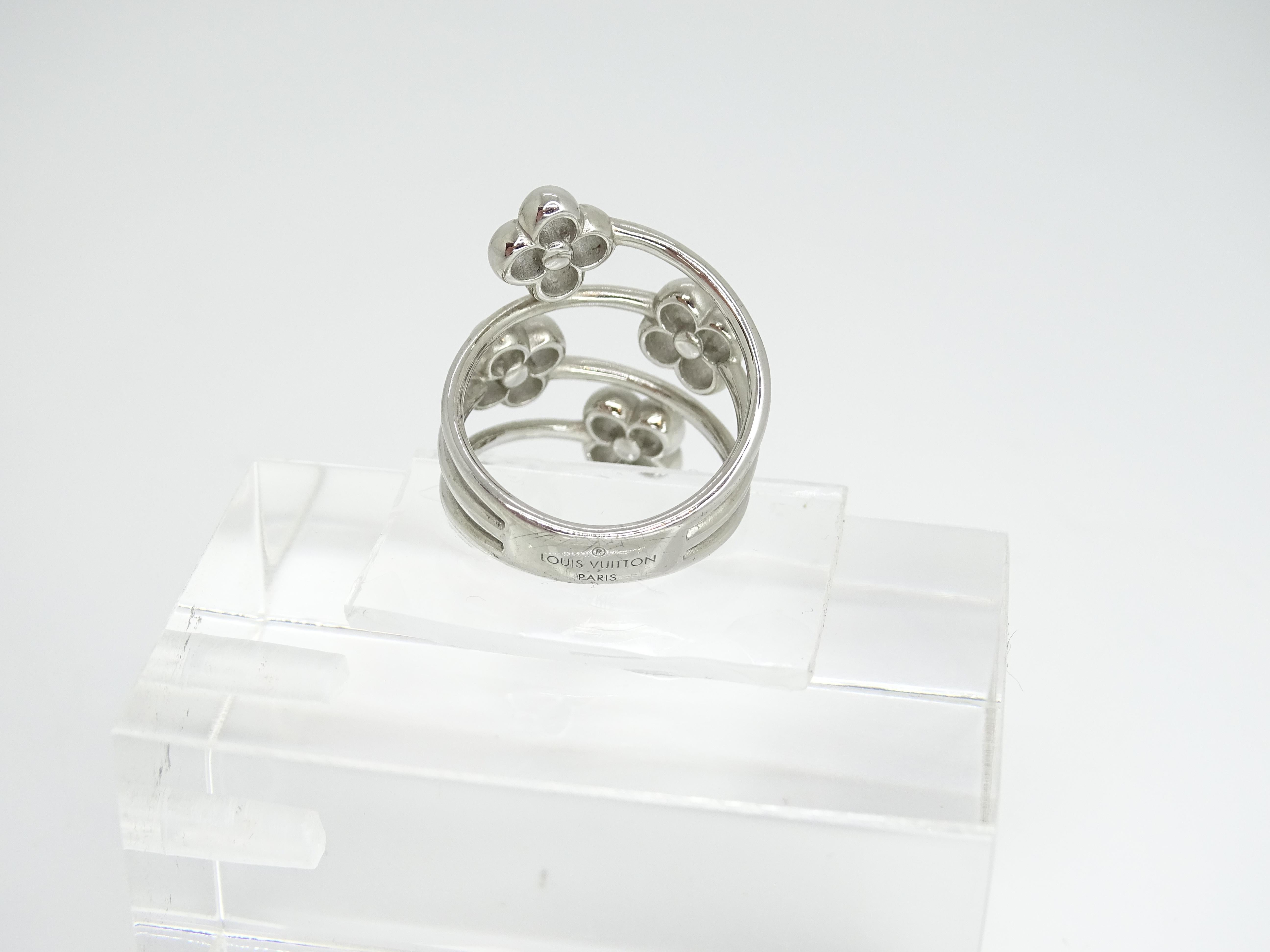 Anello Louis Vuitton a fiore pieno in argento, anello moda in vendita 6