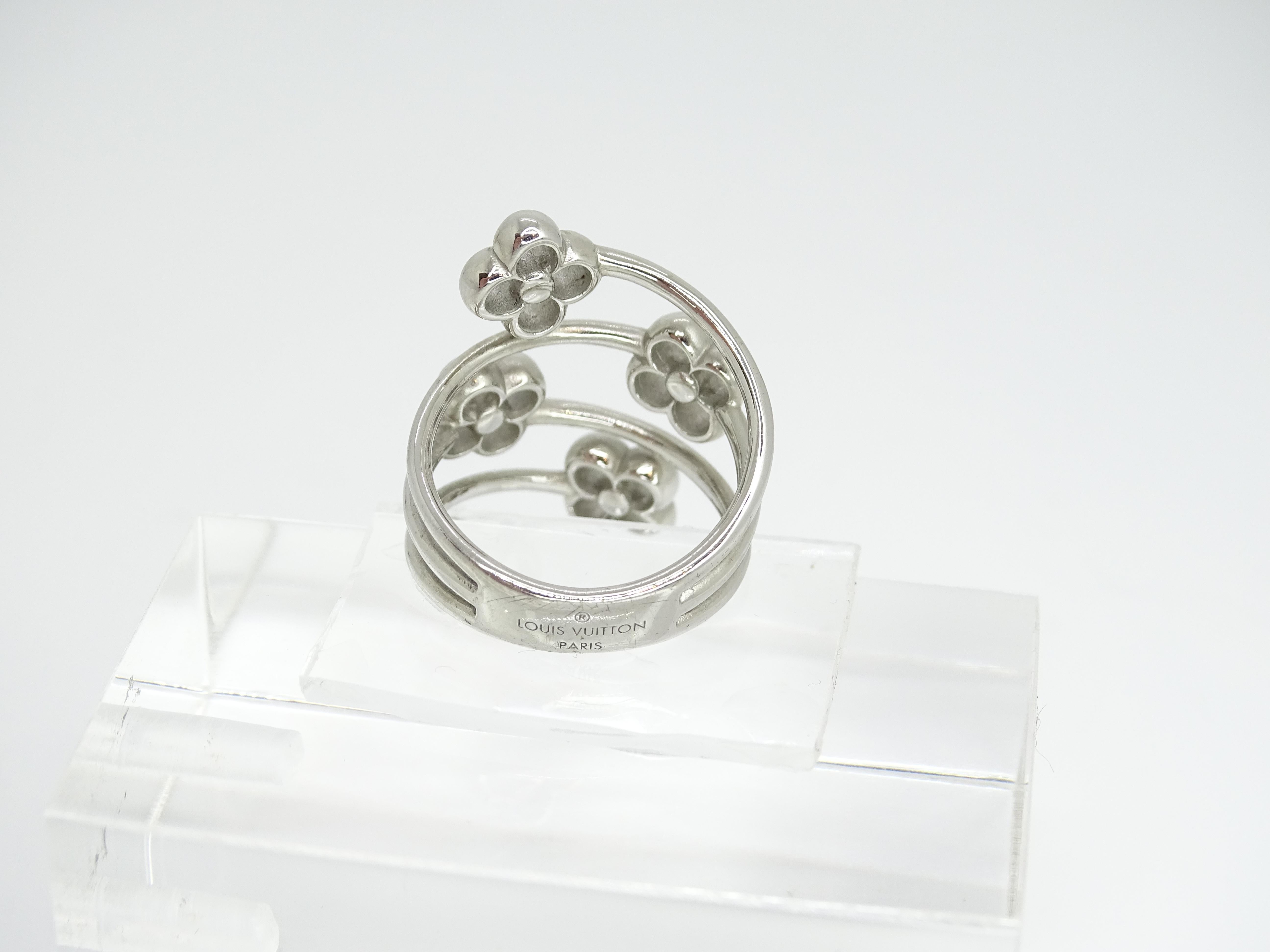 Anello Louis Vuitton a fiore pieno in argento, anello moda in vendita 8