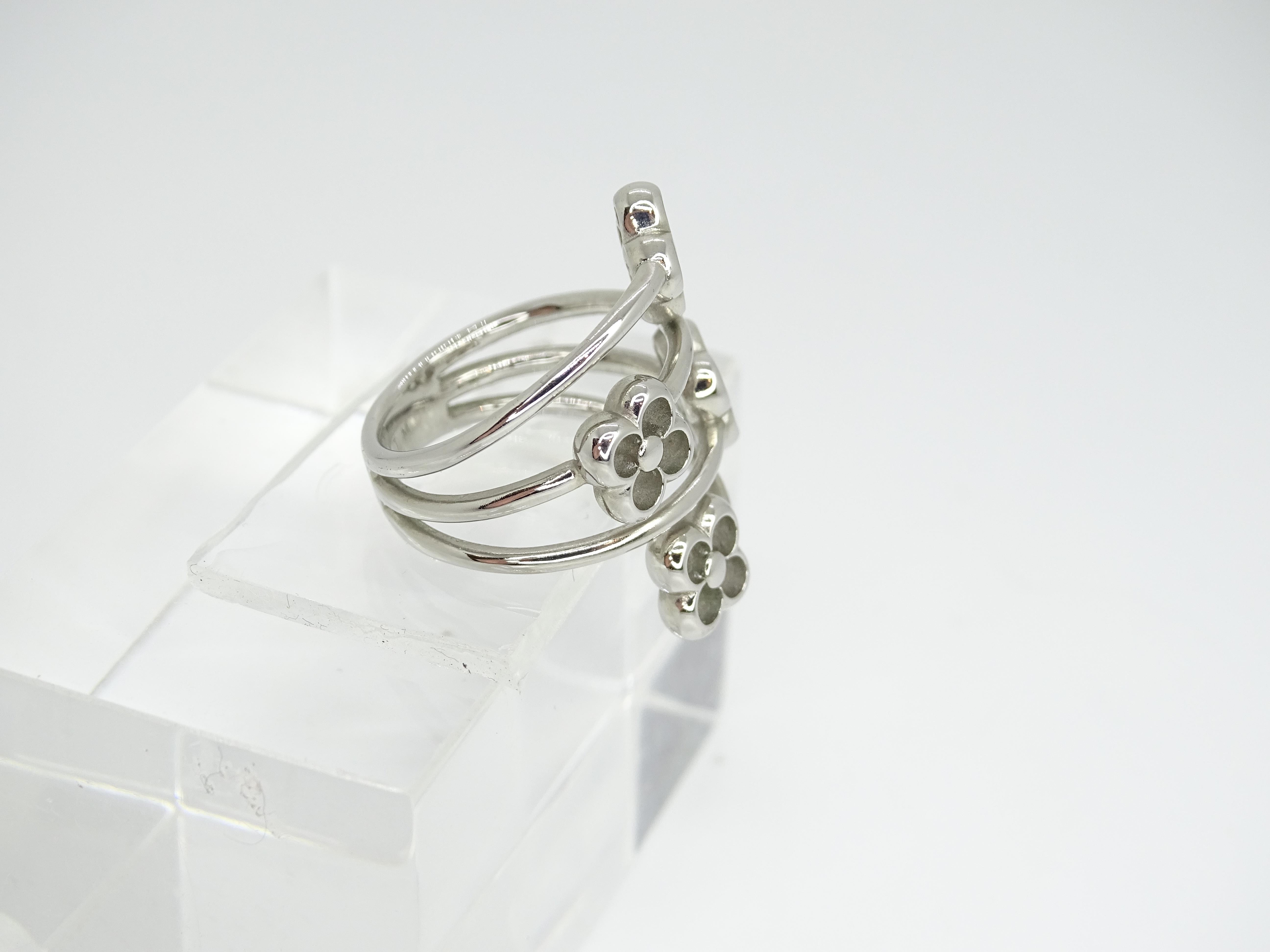 Anello Louis Vuitton a fiore pieno in argento, anello moda in vendita 12