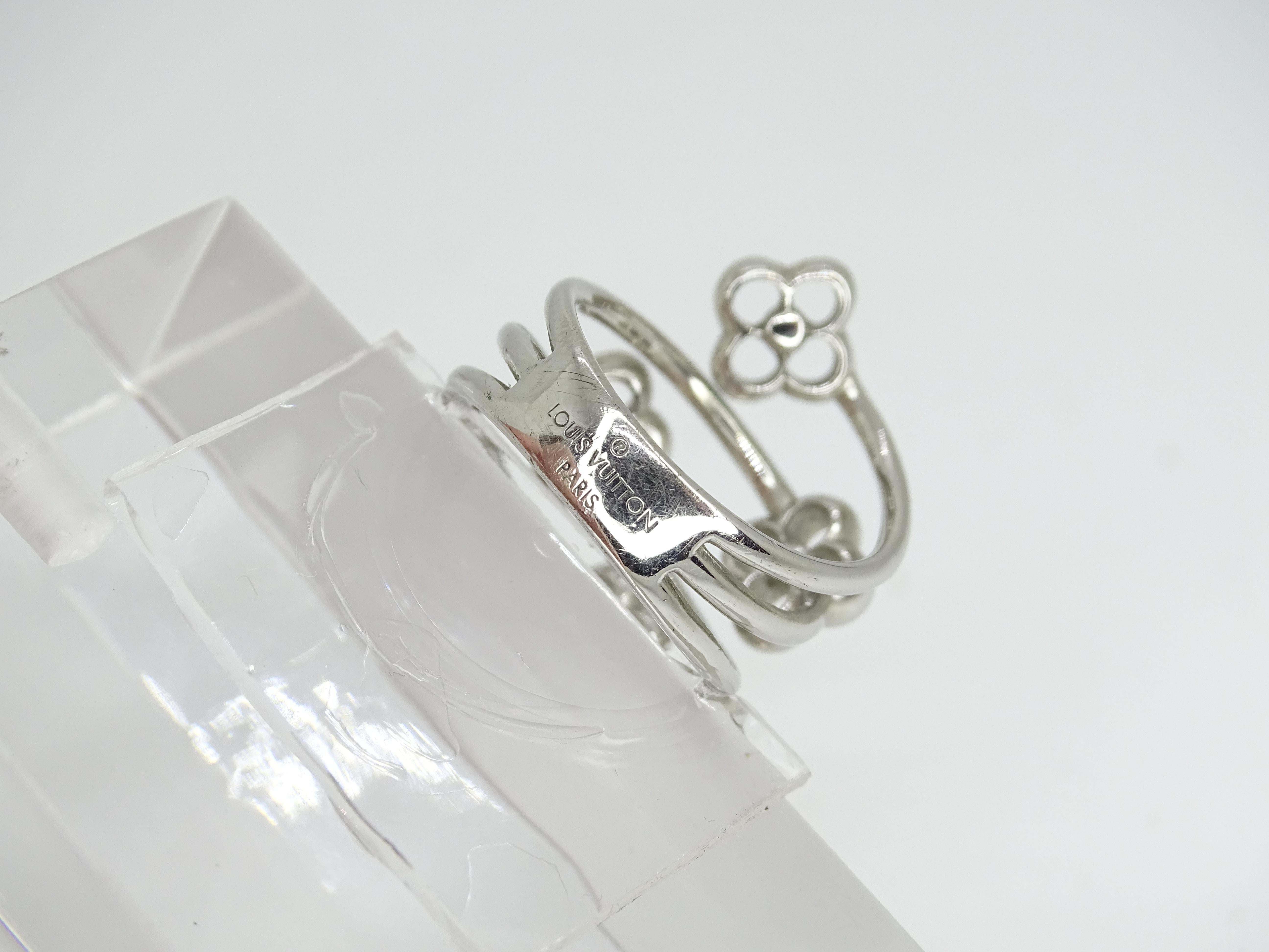 Anello Louis Vuitton a fiore pieno in argento, anello moda in vendita 14