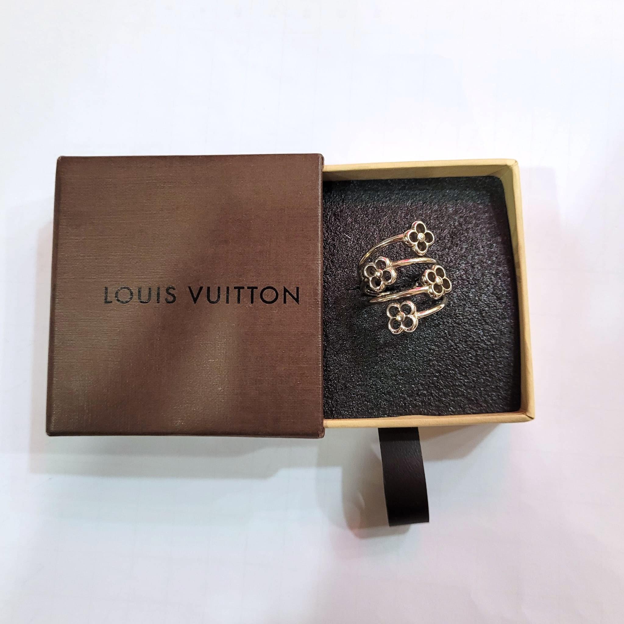 Anello Louis Vuitton a fiore pieno in argento, anello moda In condizioni ottime in vendita a VALLADOLID, ES