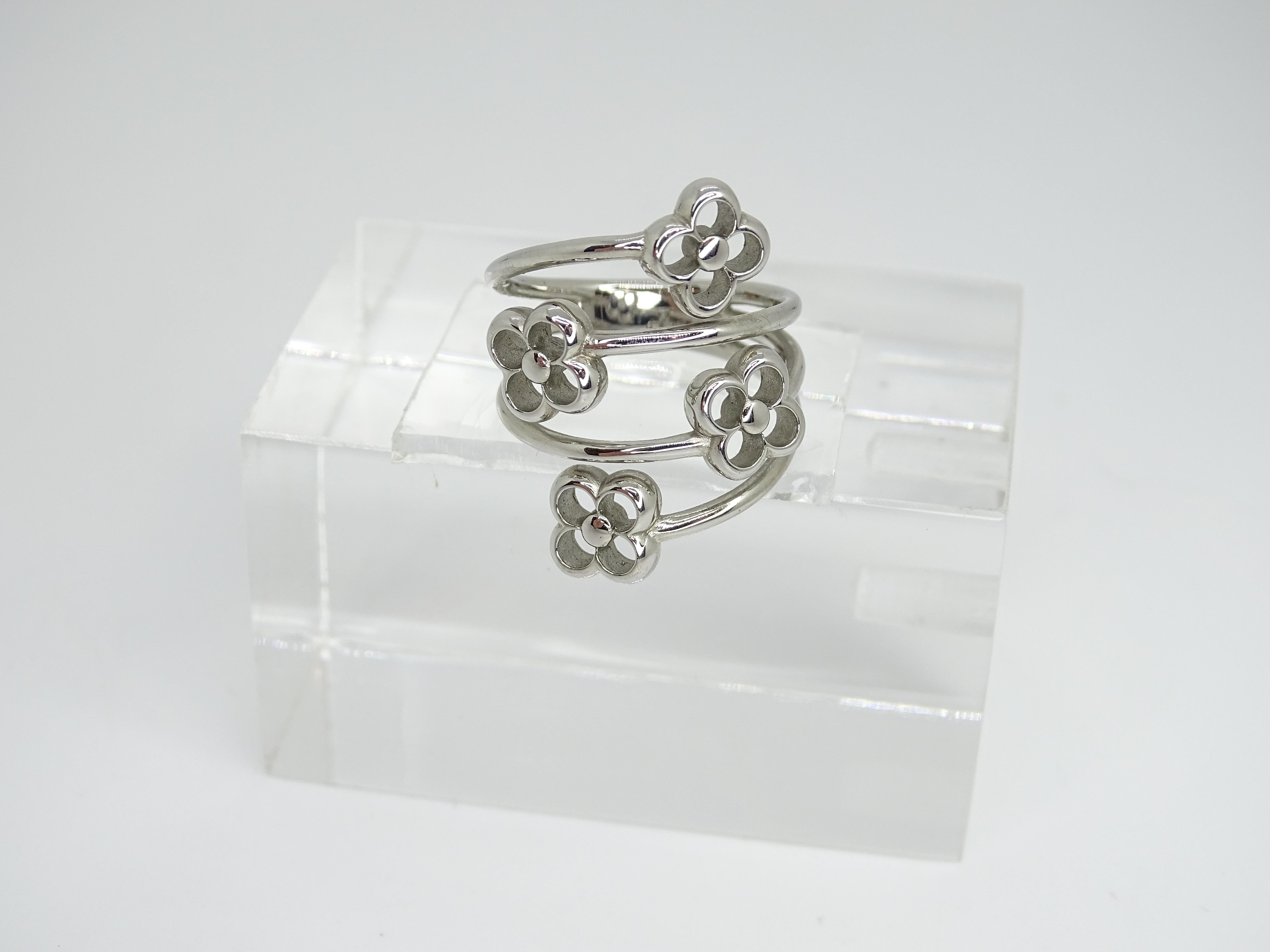 Anello Louis Vuitton a fiore pieno in argento, anello moda in vendita 4