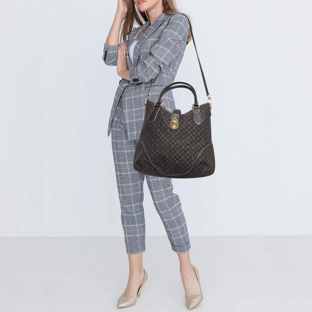 The fashion house’s tradition of excellence, coupled with modern design sensibilities, works to make this LV bag one of a kind. It's a fabulous accessory for everyday use.

Includes
Original Dustbag, Detachable Strap