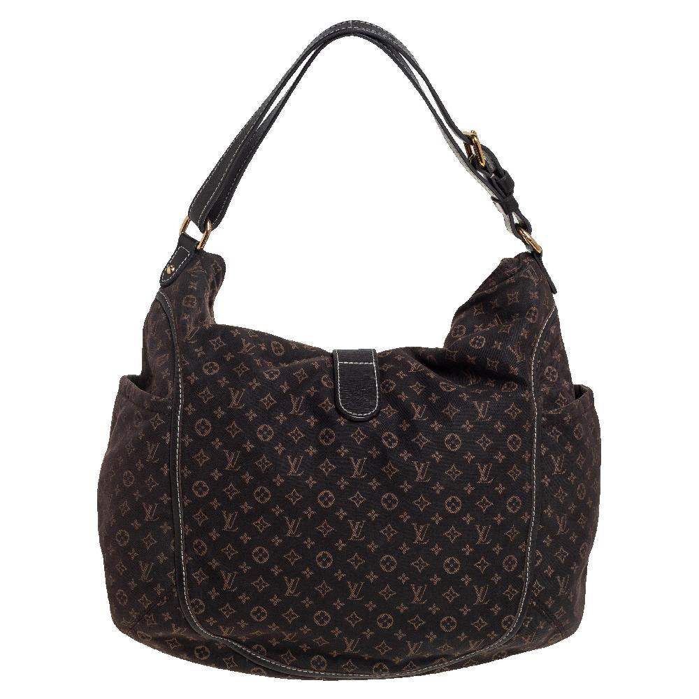 Perfect for everyday use with space enough to store your essentials, this Louis Vuitton Idylle Romance bag is stylish and effortlessly luxurious. Crafted in Fusain monogram canvas, this bag is accented with leather trims and is completed with a