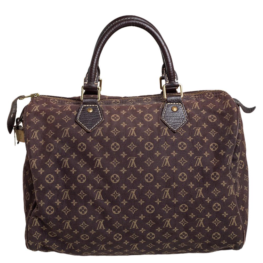 Titled as one of the greatest handbags in the history of luxury fashion, the Speedy from Louis Vuitton was first created for everyday use as a smaller version of their famous Keepall bag. This Speedy comes crafted from the signature monogram Mini