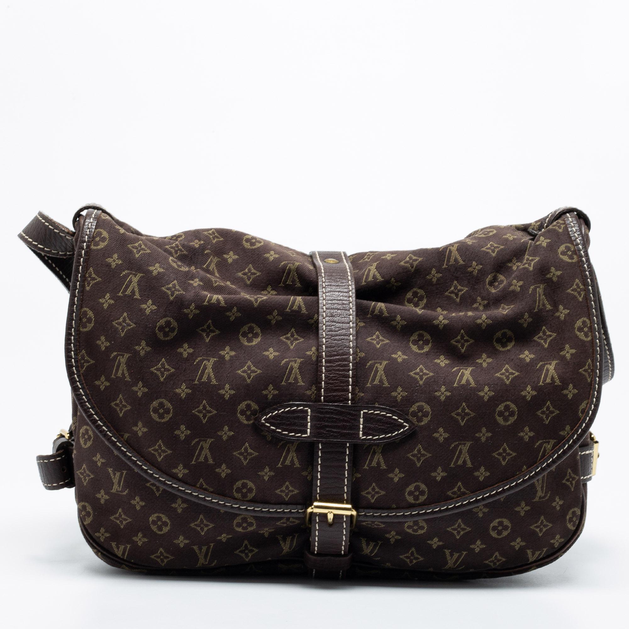This classic design of Louis Vuitton will never go out of style. This brown bag is crafted using Monogram canvas and includes leather trims. It features a spacious fabric interior and a long shoulder strap. Add it to your closet today!


