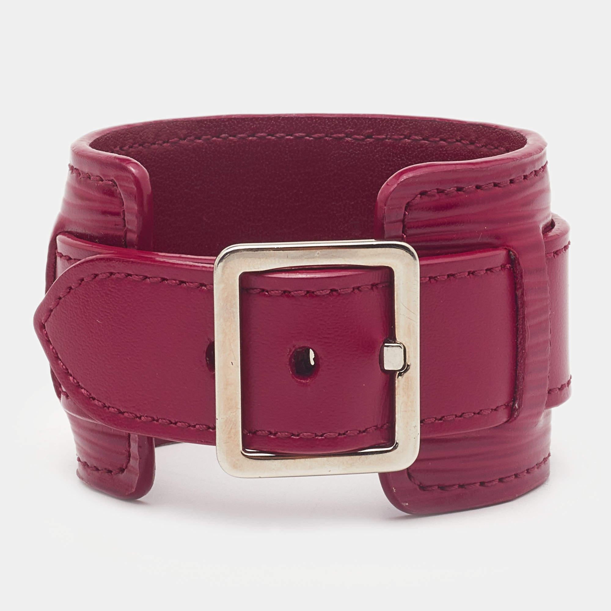 To accompany all your outings, day in and day out, Louis Vuitton brings you this gorgeous Infinit cuff bracelet that has been made from Vernis leather. The bracelet is complete with an engraved, enamel-coated padlock.

Includes: Original Dustbag

