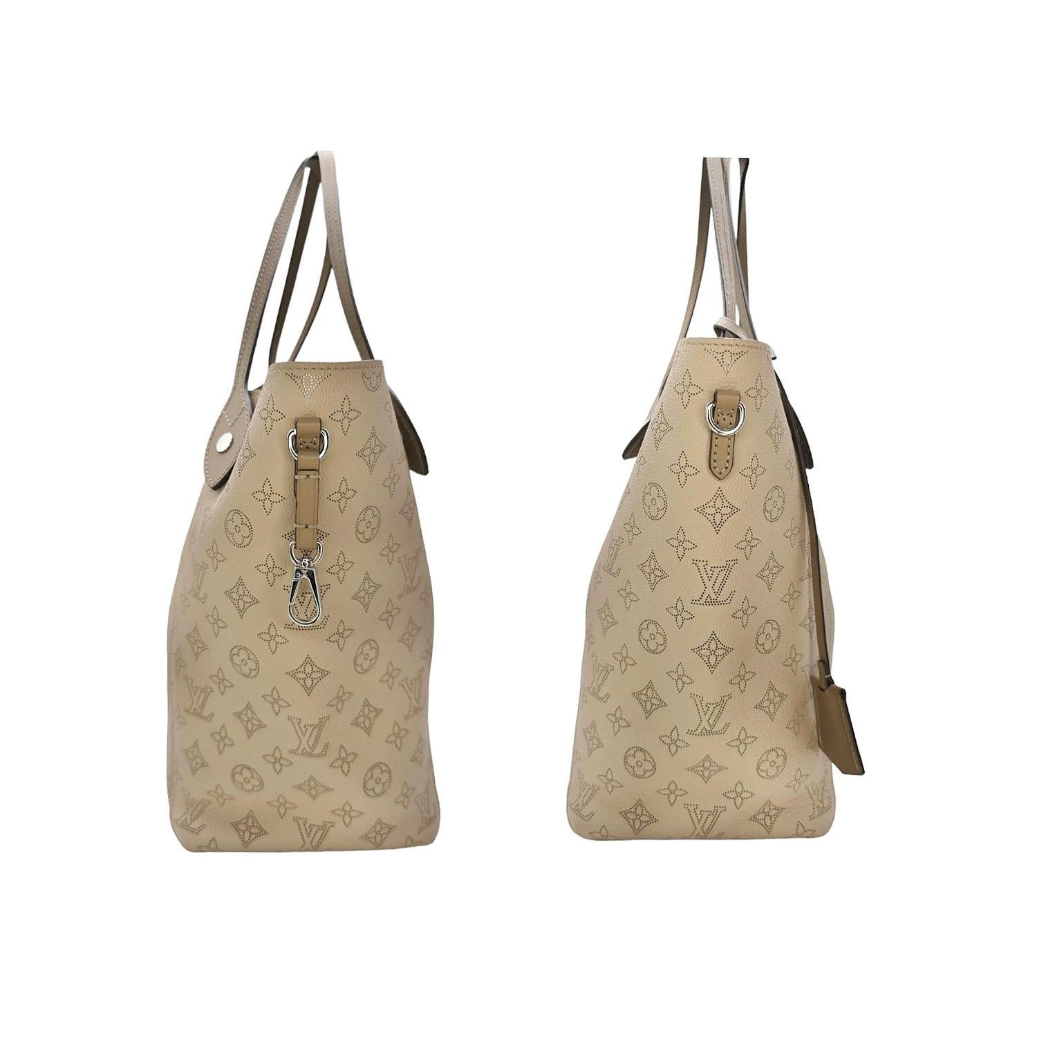 Louis Vuitton Galat Monogram Mahina Hina MM Tote w/ Pouch For Sale 1