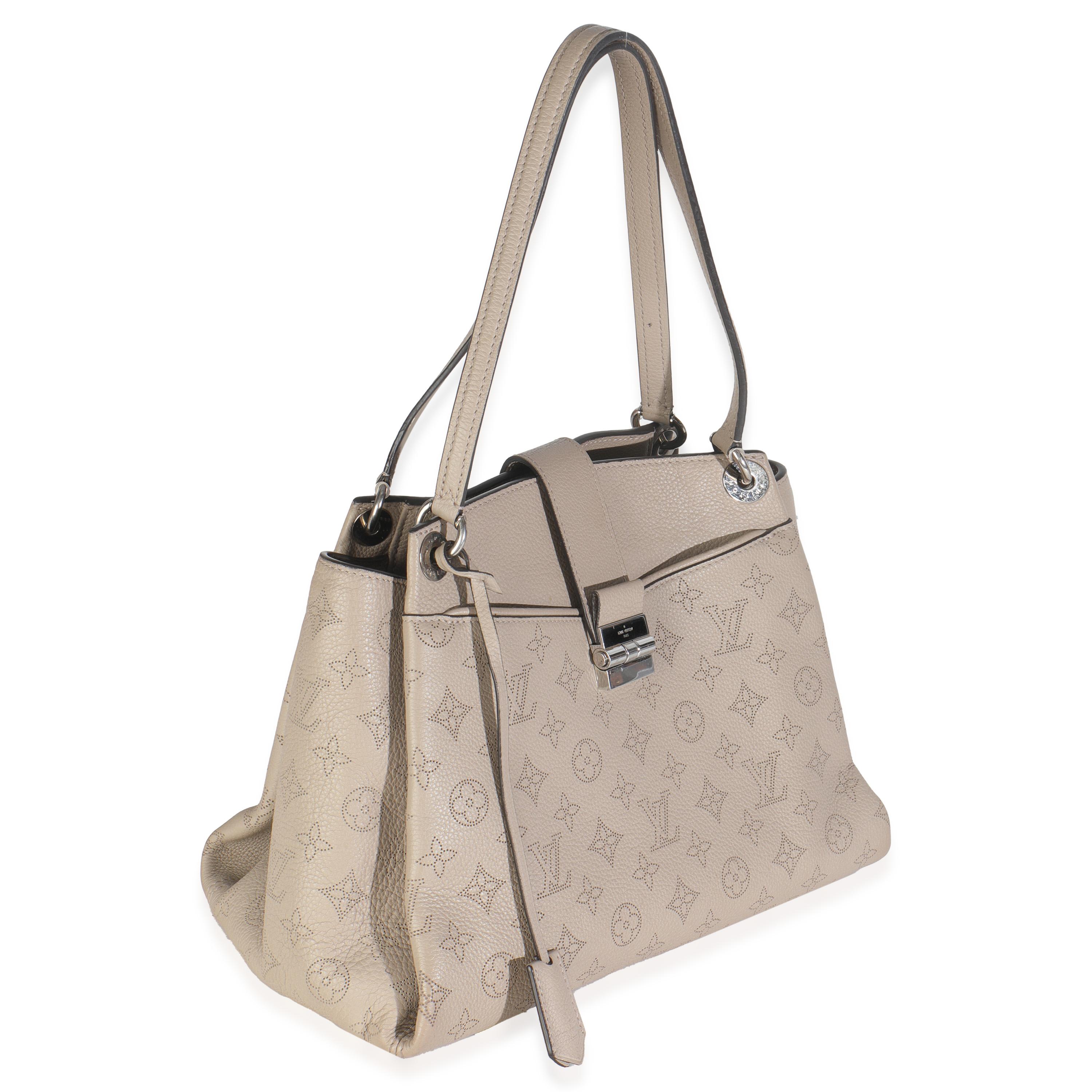 Titolo dell'elenco: Louis Vuitton Borsa Monogram Sèvres
SKU: 148837
MSRP: 3950.00 USD
Condizioni: Usato 
Condizioni della borsa: Molto buono
Commenti sulle condizioni: L'articolo è in ottime condizioni con lievi segni di usura. Lievi graffi lungo la