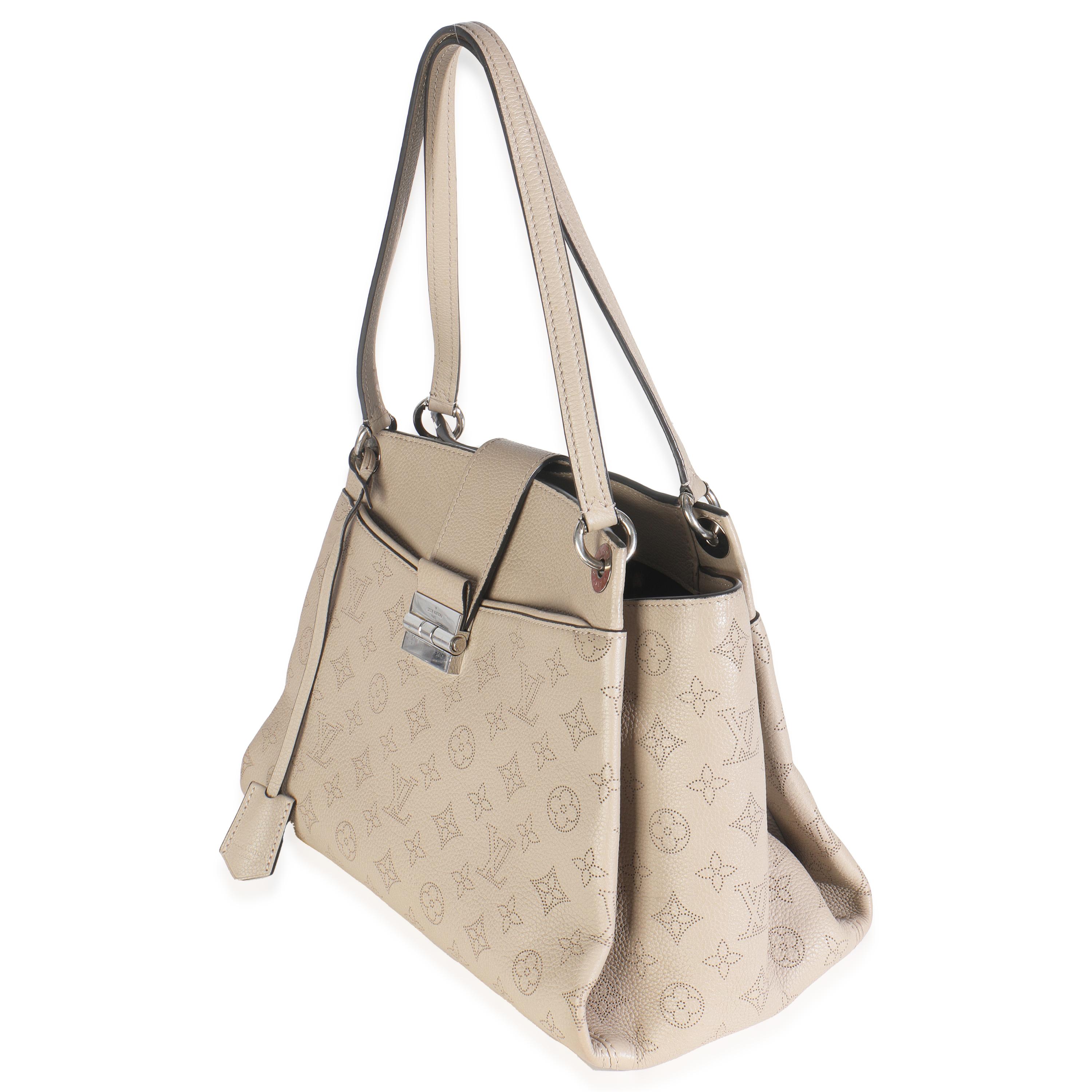 Beige Louis Vuitton Borsa Monogram Sèvres in vendita