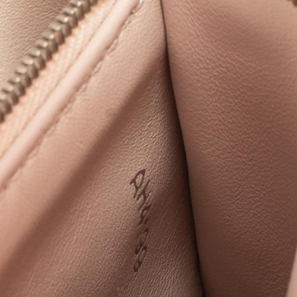 Louis Vuitton Galet/Pink Taurillon Leather Capucines MM Bag In Good Condition In Dubai, Al Qouz 2