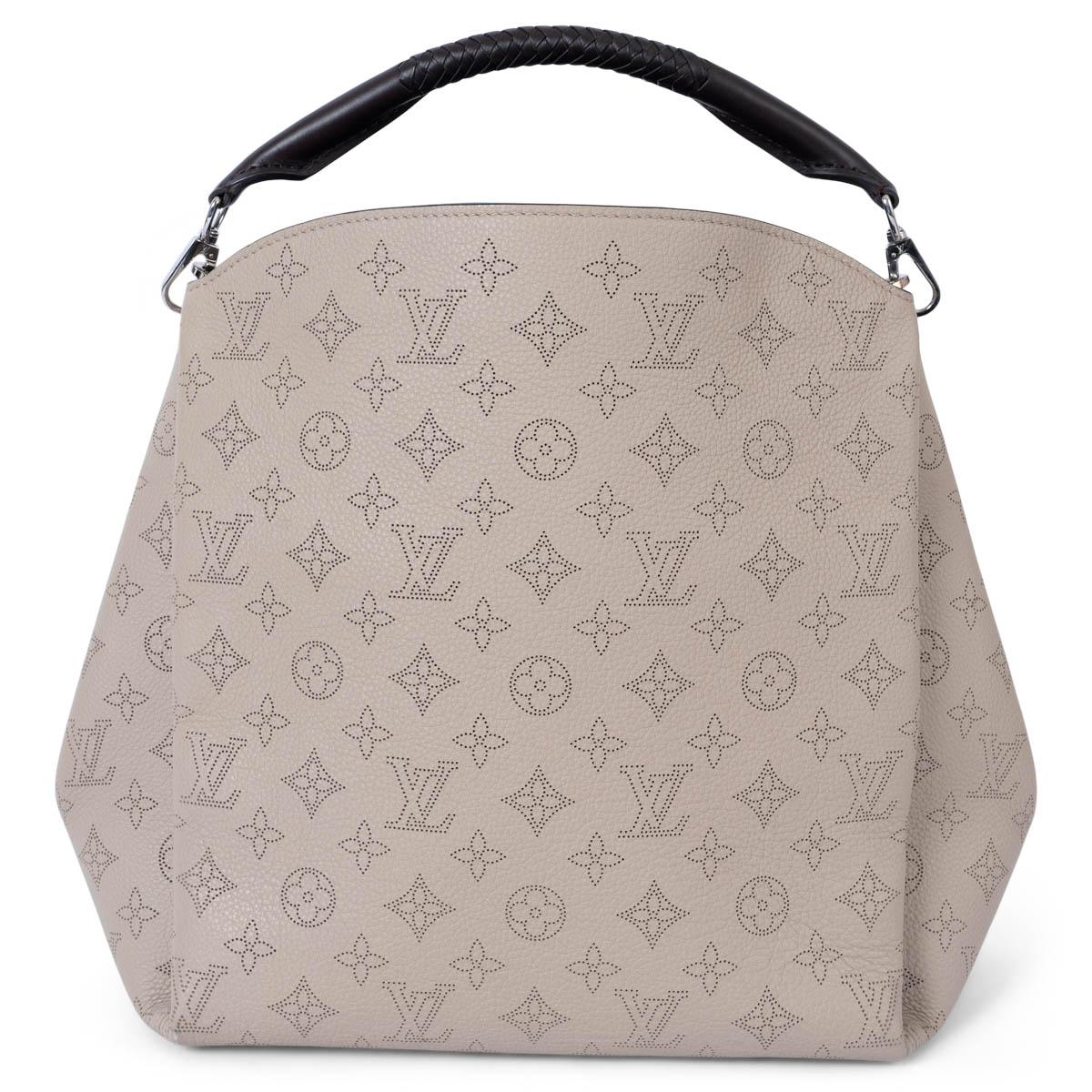 LOUIS VUITTON Galet taupe Mahina leather BABYLONE PM Hobo Bag In Excellent Condition For Sale In Zürich, CH