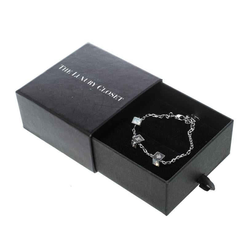 Louis Vuitton Gamble Crystal Silver Tone Bracelet im Zustand „Gut“ in Dubai, Al Qouz 2