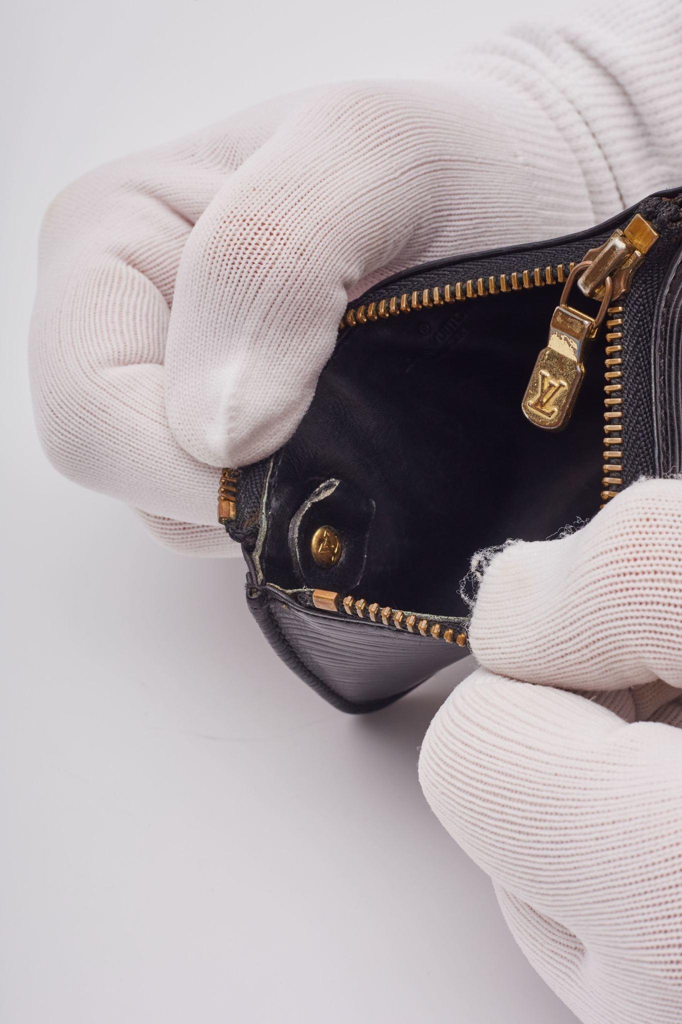 Louis Vuitton Epi Leather Black Pochette Cles Coin Pouch For Sale 6