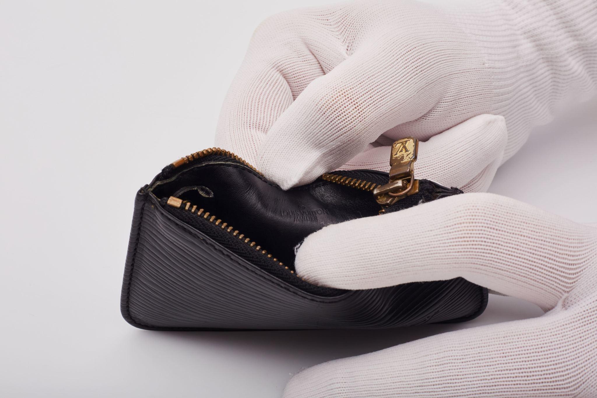 Louis Vuitton Epi Leather Black Pochette Cles Coin Pouch For Sale 4