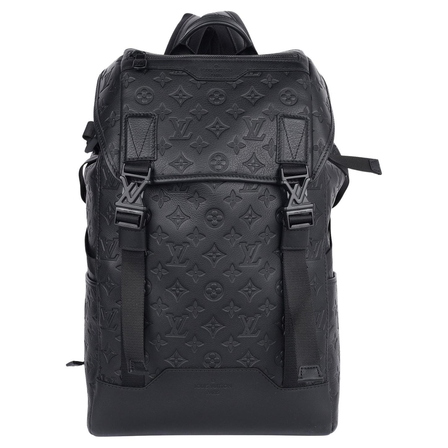 Does Louis Vuitton make black purses?