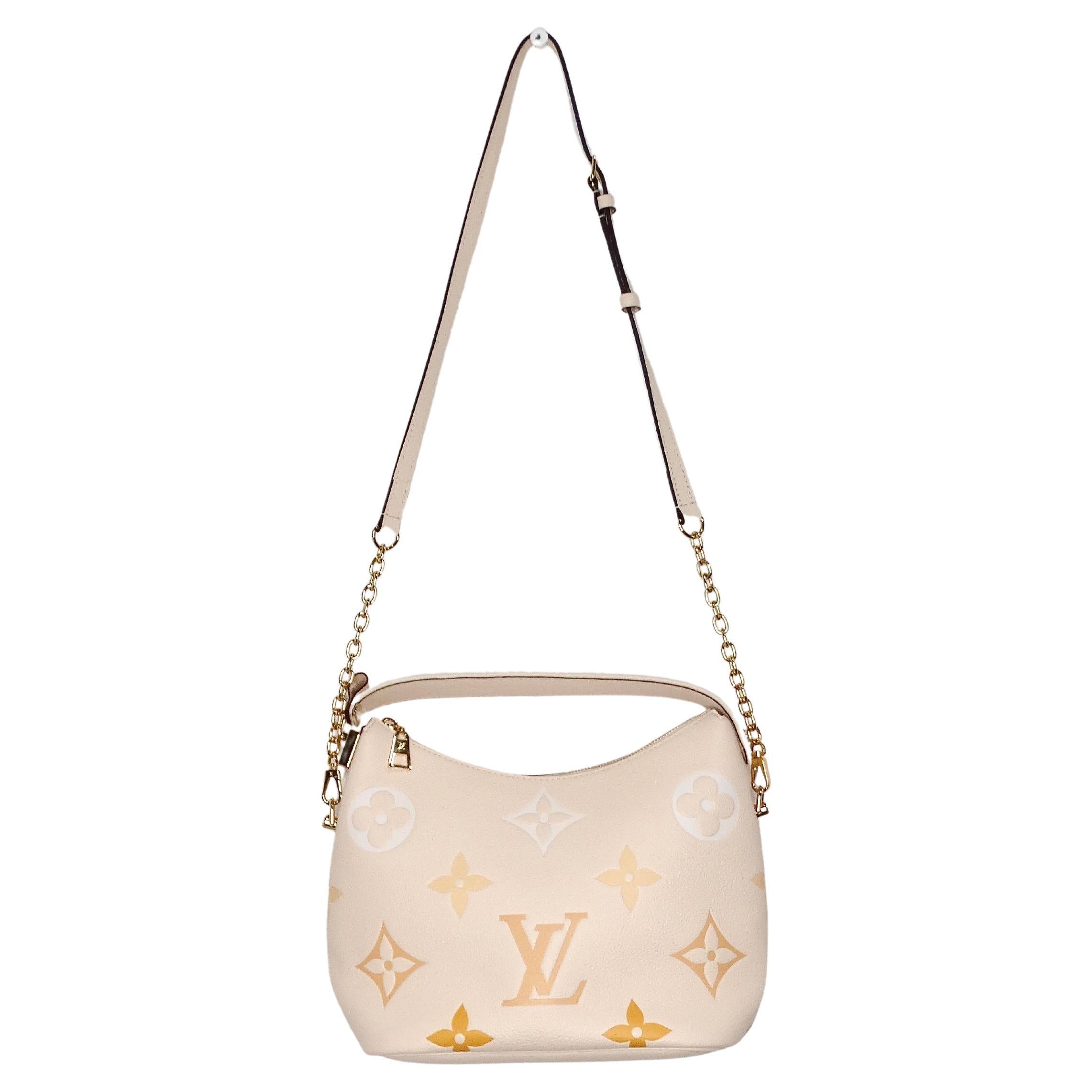 Die Louis Vuitton Giant By The Pool Empreinte Marshmallow Leather Shoulder Bag ist ein umwerfendes und vielseitiges Accessoire, das Luxus und lässige Eleganz verkörpert. Sie ist aus hochwertigem genarbtem Rindsleder gefertigt und zeigt ein