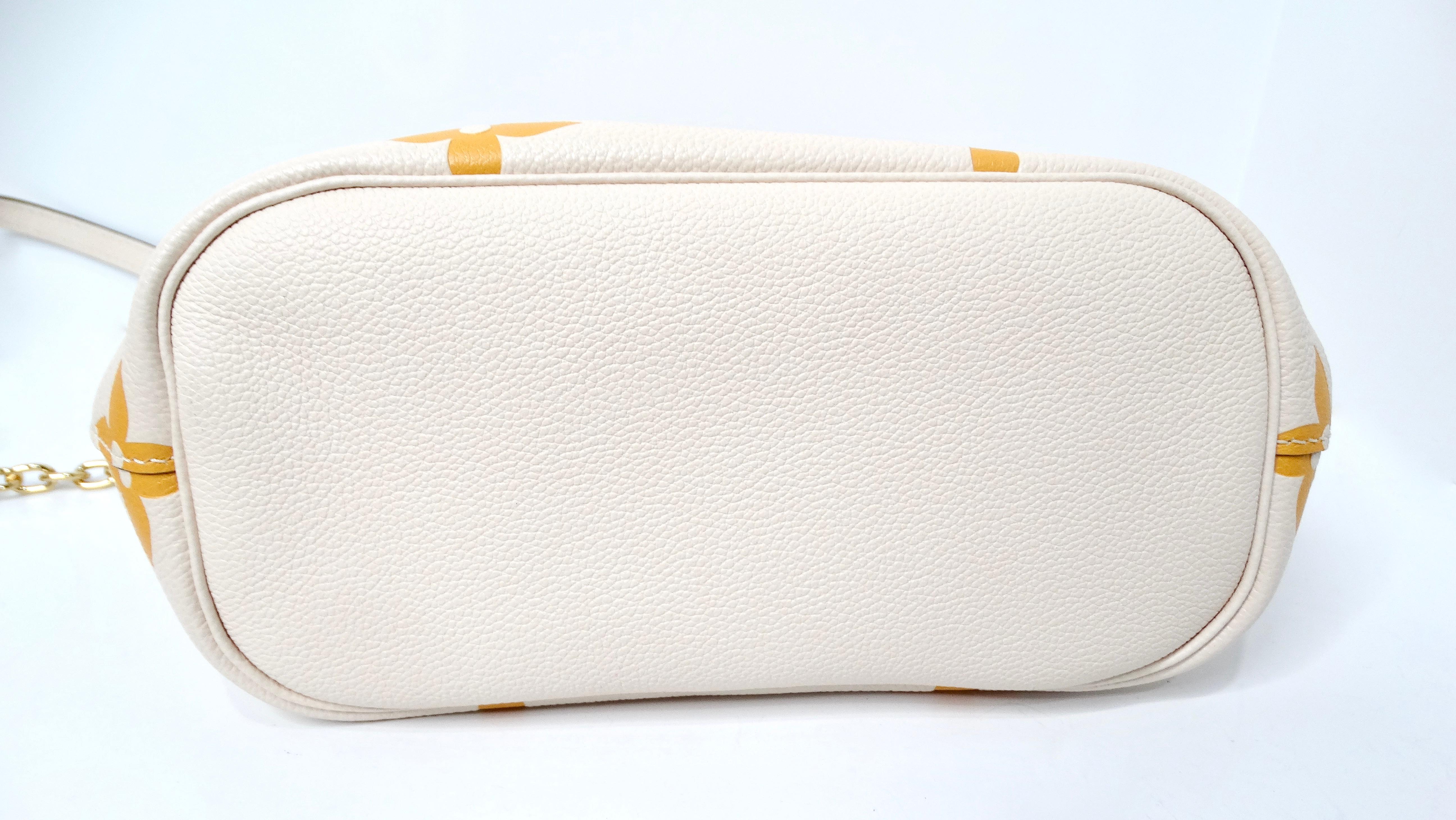 Louis Vuitton Giant By The Pool Empreinte Marshmallow Leder Umhängetasche im Angebot 3