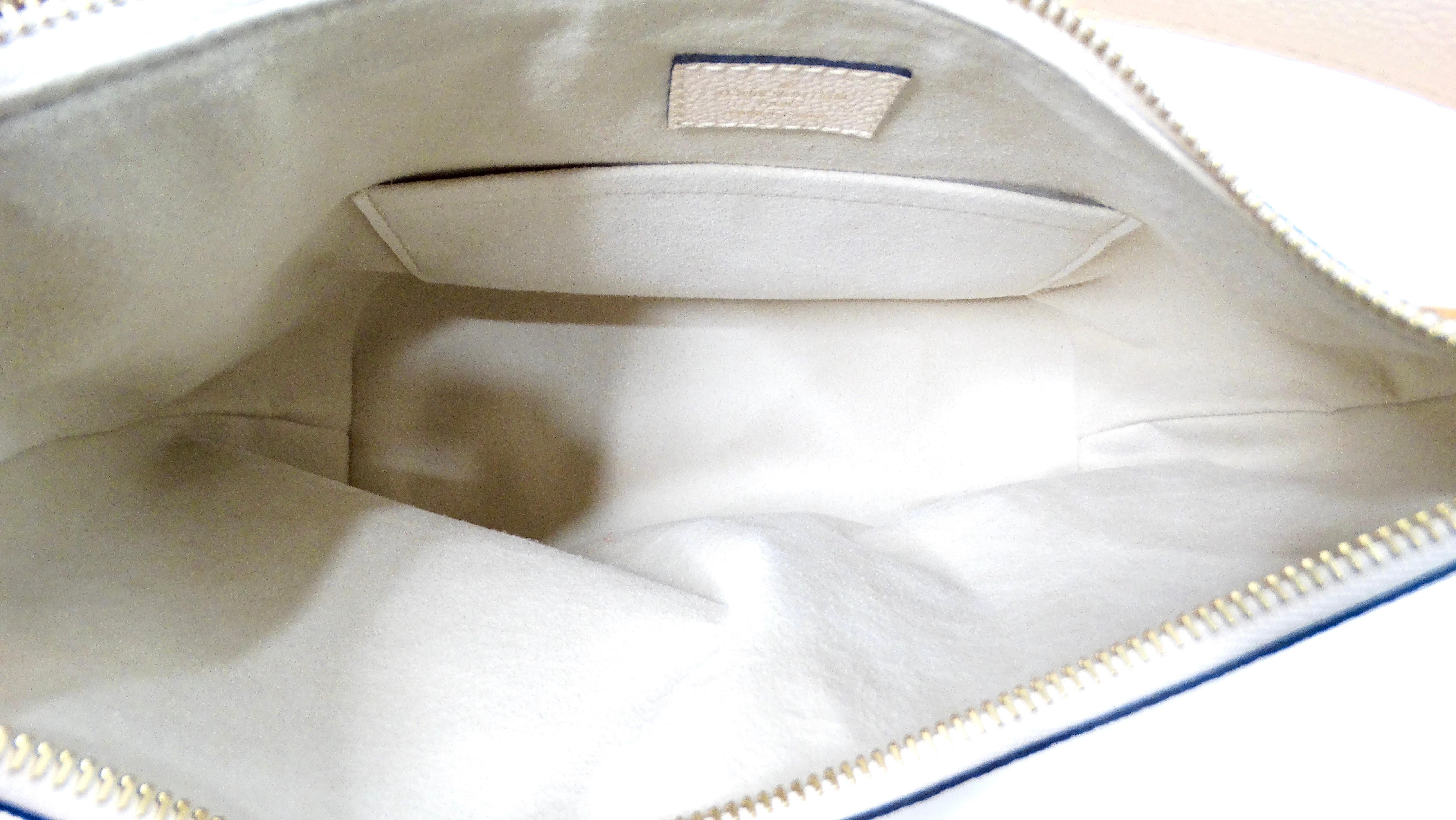 Louis Vuitton Giant By The Pool Empreinte Marshmallow Leder Umhängetasche im Angebot 4
