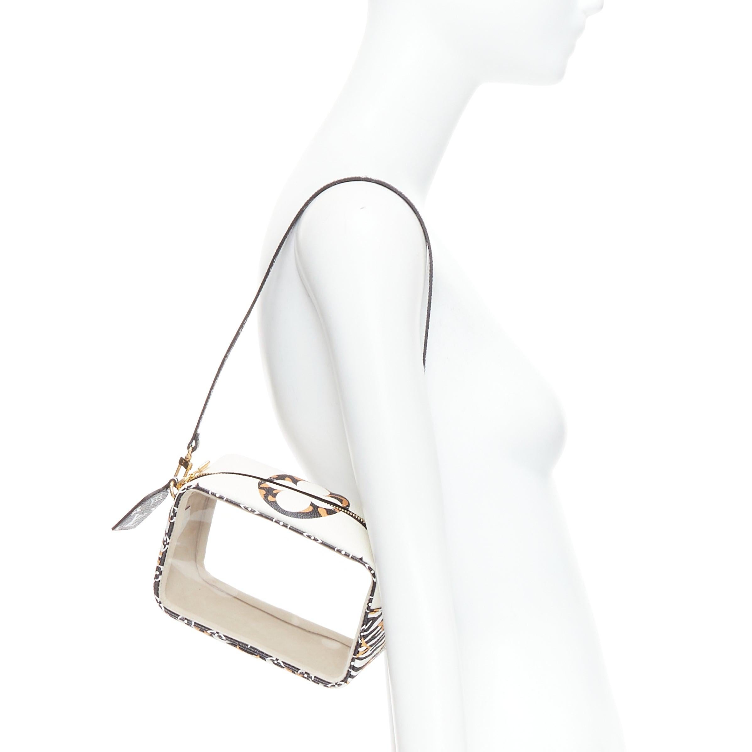 LOUIS VUITTON Giant Jungle cream LV monogram PVC crossbody bag
Reference: SNKO/A00501
Brand: Louis Vuitton
Model: Giant Jungle
Material: Canvas, PVC
Color: Cream, Multicolour
Pattern: Animal Print
Closure: Zip
Lining: Cream Microsuede
Extra Details:
