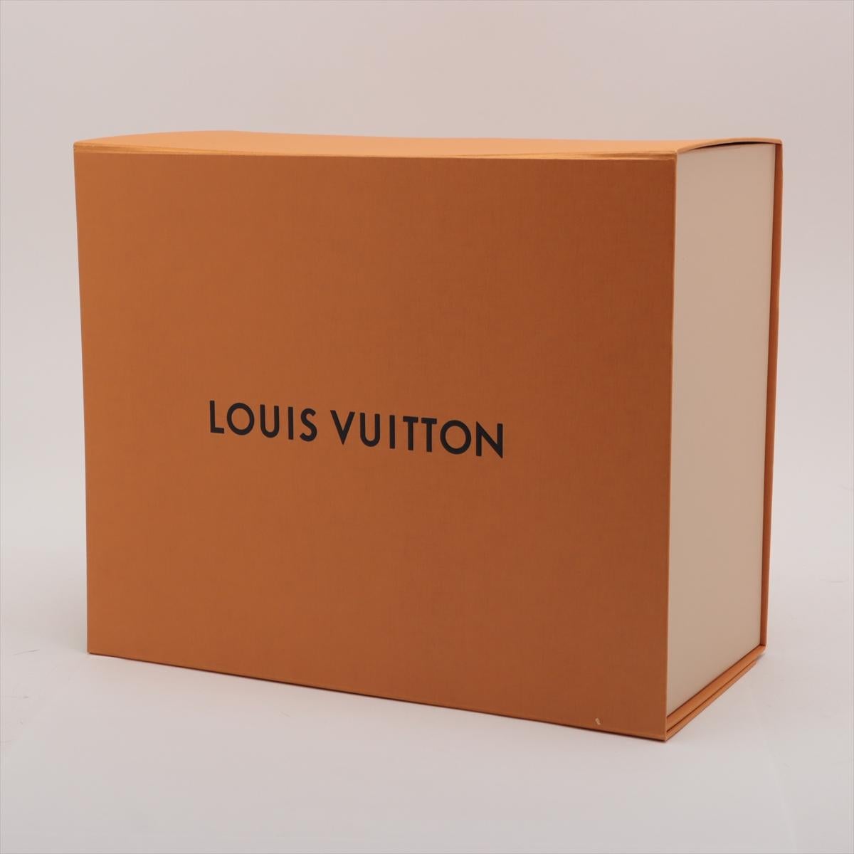 Louis Vuitton Giant Monogram Empreinte By The Pool On the Go MM Creme 12