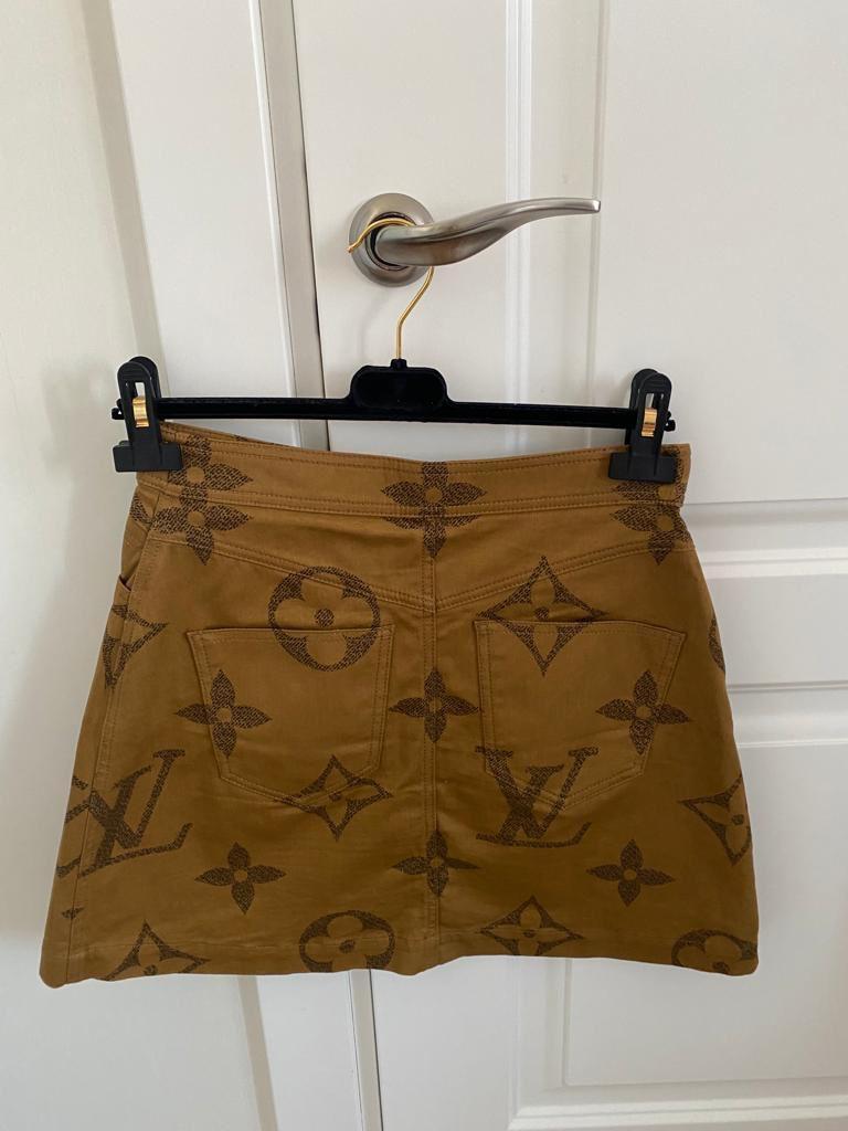 Louis Vuitton jupe en toile avec monogramme géant Excellent état - En vente à New York, NY