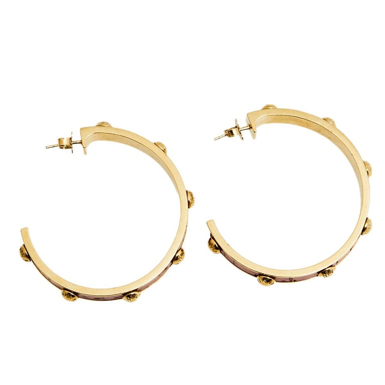 Louis Vuitton Gimme A Clue Lacquered Wood Gold Tone Metal Hoop Earrings at  1stDibs