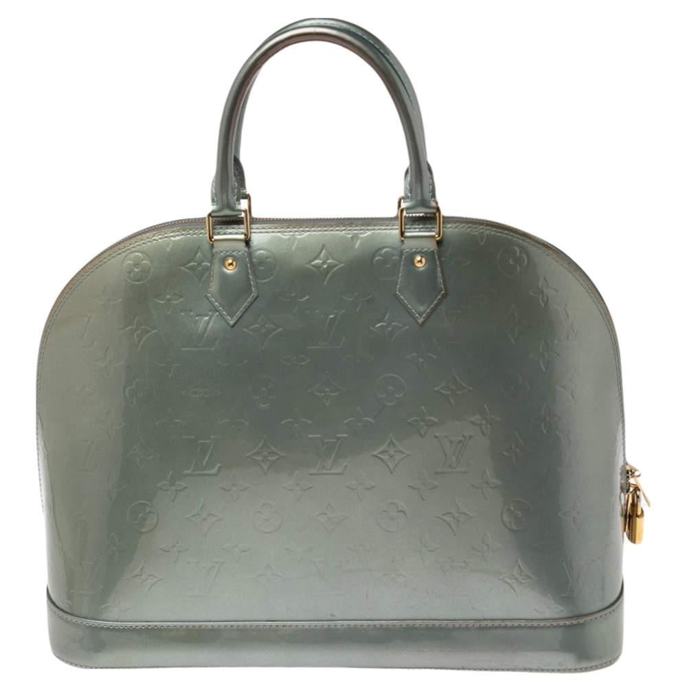 The Louis Vuitton Alma is a classic that has received love from icons. This piece here comes crafted from Monogram Vernis, featuring double zippers with a fabric interior. Two handles are provided for you to elegantly parade it. Every closet