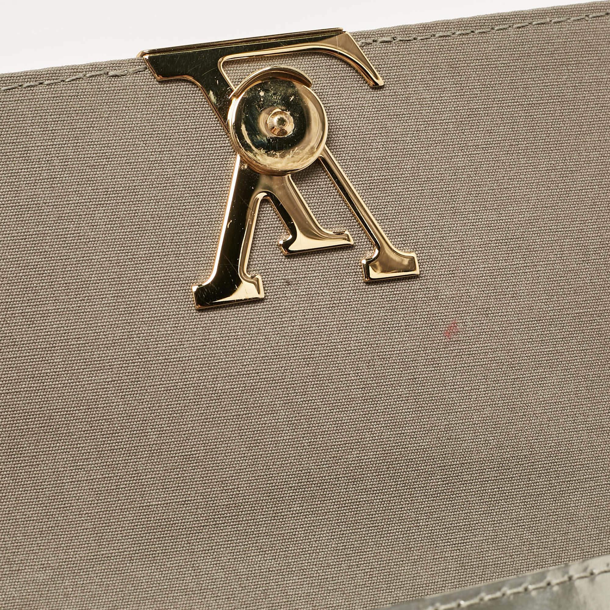 Women's Louis Vuitton Givre Vernis Louise PM NM Chain Clutch For Sale