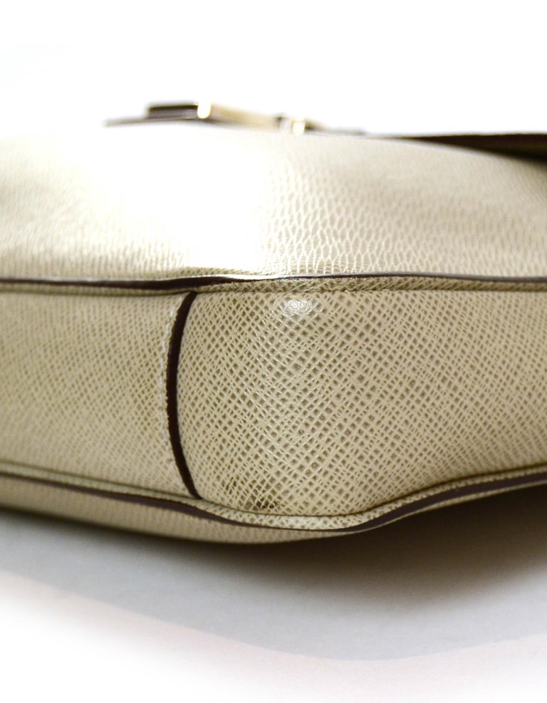 Women's or Men's Louis Vuitton Glacier Grey Taiga Leather Vassili PM Messenger Bag rt. $3,300 For Sale