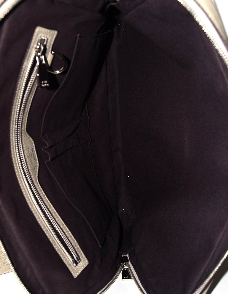 Louis Vuitton Glacier Grey Taiga Leather Vassili PM Messenger Bag rt. $3,300 For Sale 2