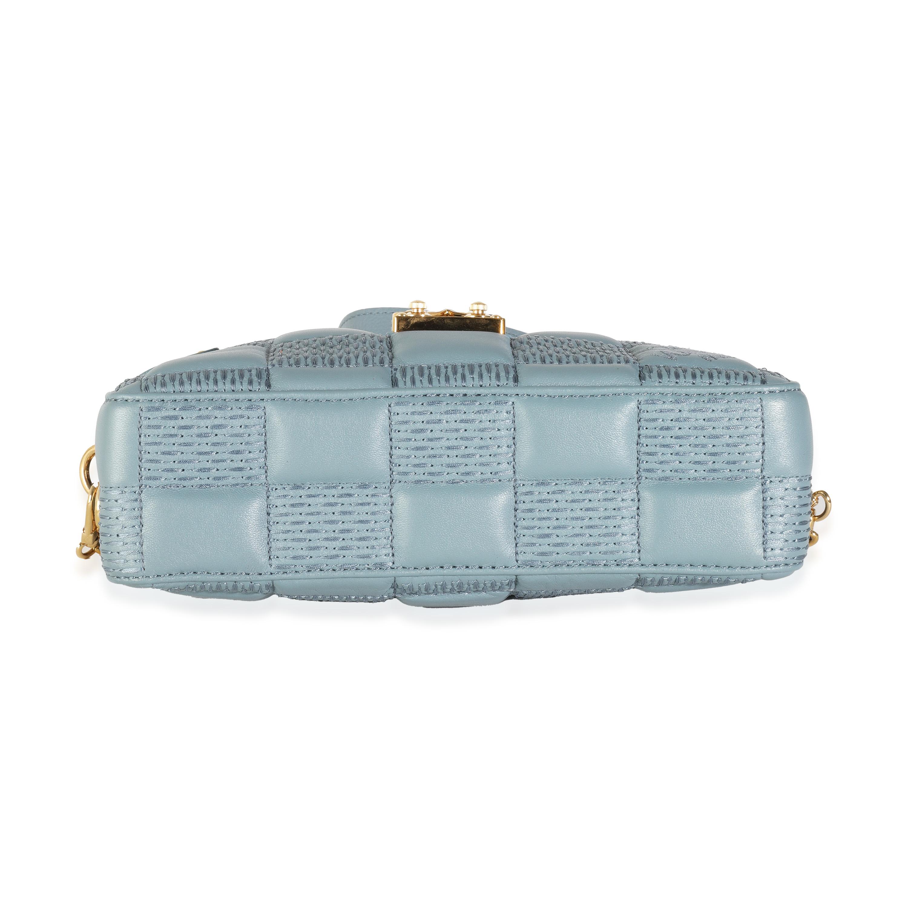 Titolo dell'elenco: Louis Vuitton Glacier Trapuntato Damier Agnello Troca PM
SKU: 144244
Condizioni: Usato 
Condizioni della borsa: Eccellente
Commenti sulle condizioni: L'articolo è in ottime condizioni e presenta leggeri segni di usura. Chiusura
