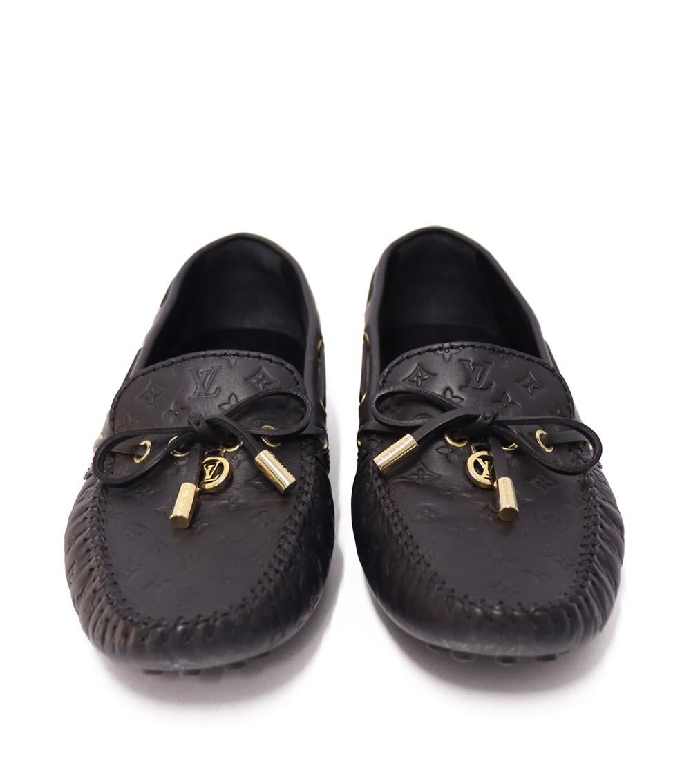 Louis Vuitton Gloria Flat Loafers, crafted from calf leather, embossed with Monogram pattern and an outsole with rubber nubs.

Material: Leather
Size: EU 37.5
Overall Condition: Good
Interior Condition: Signs of wear
Exterior Condition: Light
