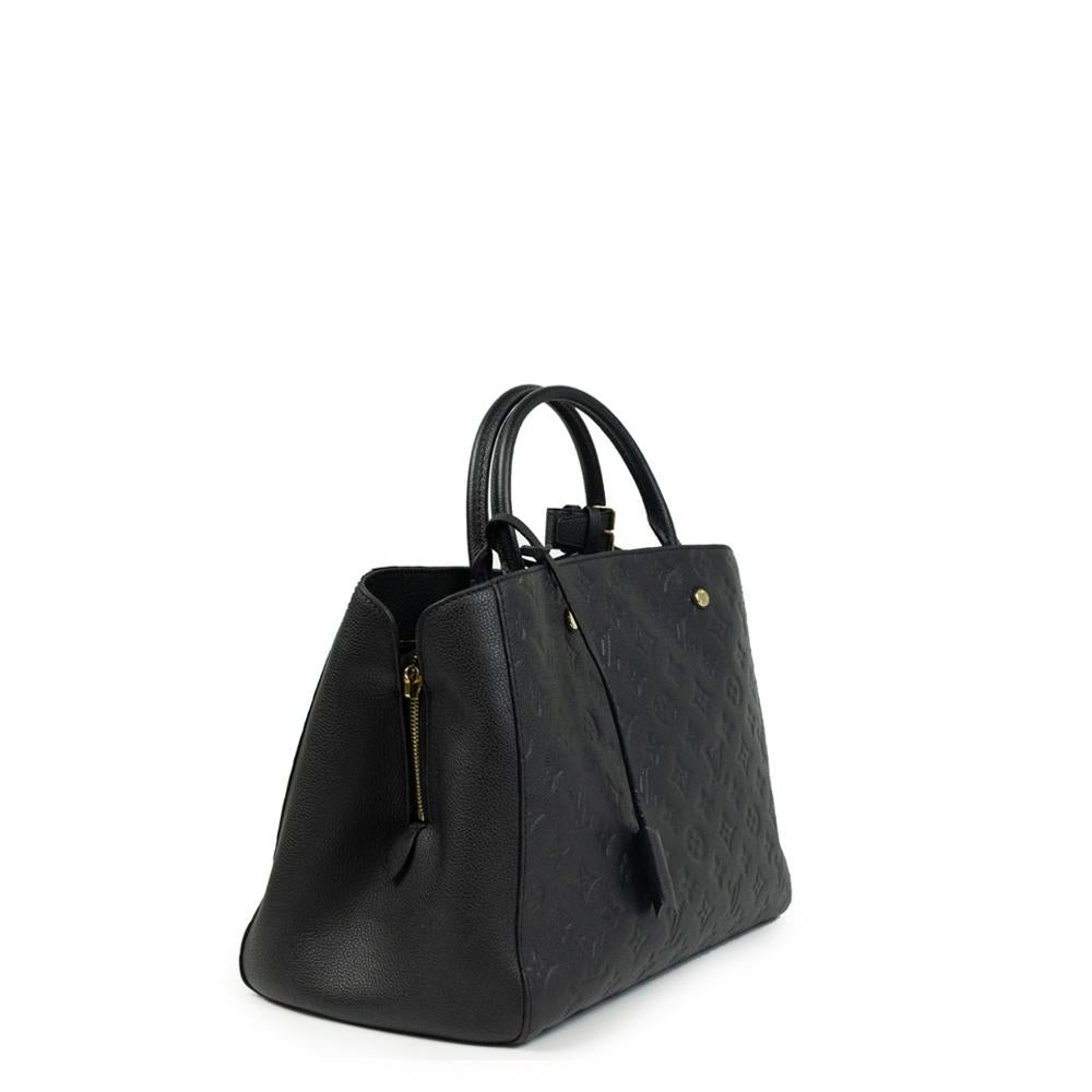 - Designer: LOUIS VUITTON
- Modell: GM Montaigne
- Zustand: Sehr guter Zustand. 
- Zubehör: Staubbeutel
- Maße: Breite: 32cm:: Höhe: 26cm:: Tiefe: 12.5cm:: Riemen: 74cm
- Äußeres Material: Leder
- Außenfarbe: Schwarz
 - Innenmaterial: Tuch
 -