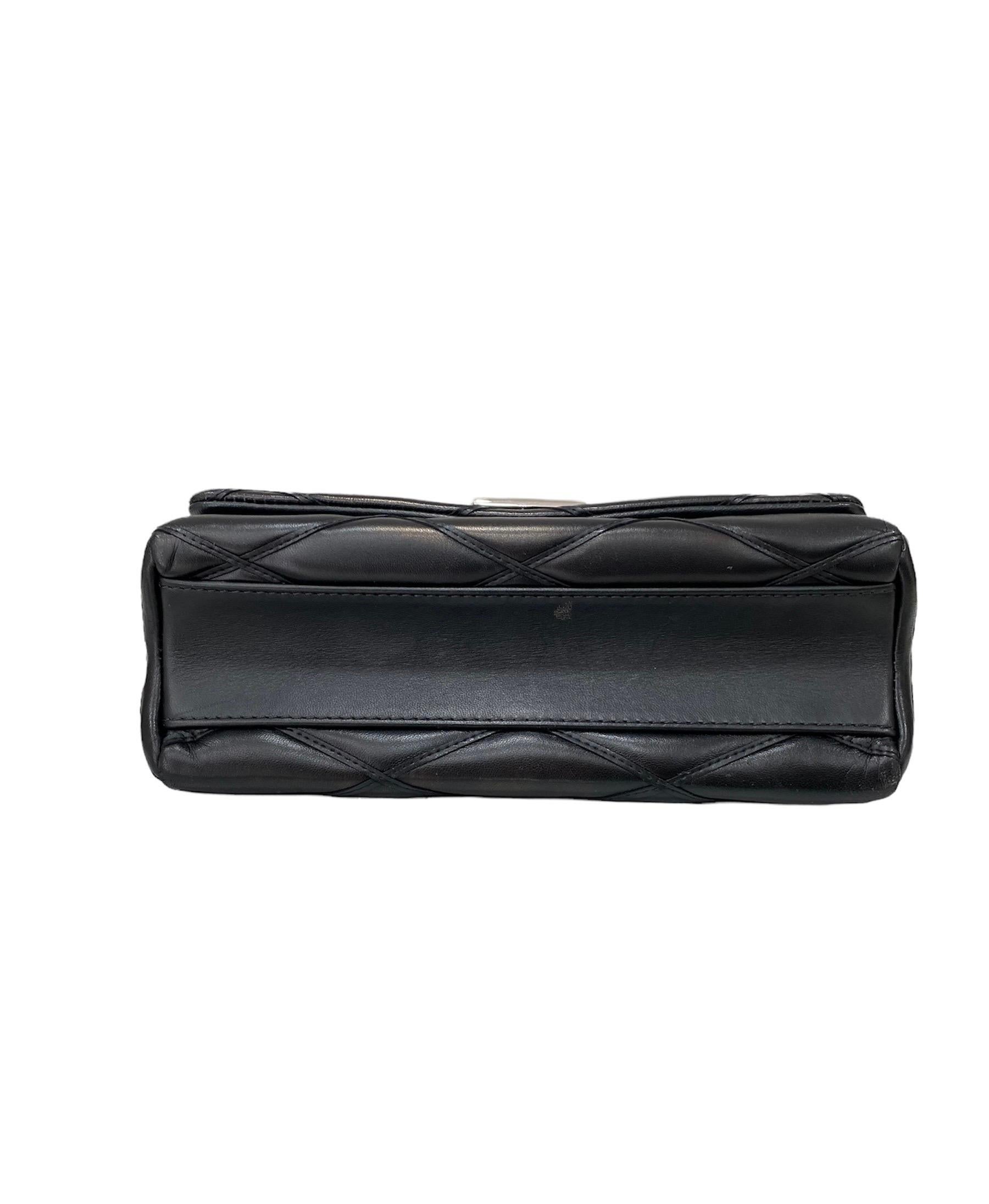 Louis Vuitton GO 14 MM Twist Shoulder Bag Black In Excellent Condition In Torre Del Greco, IT