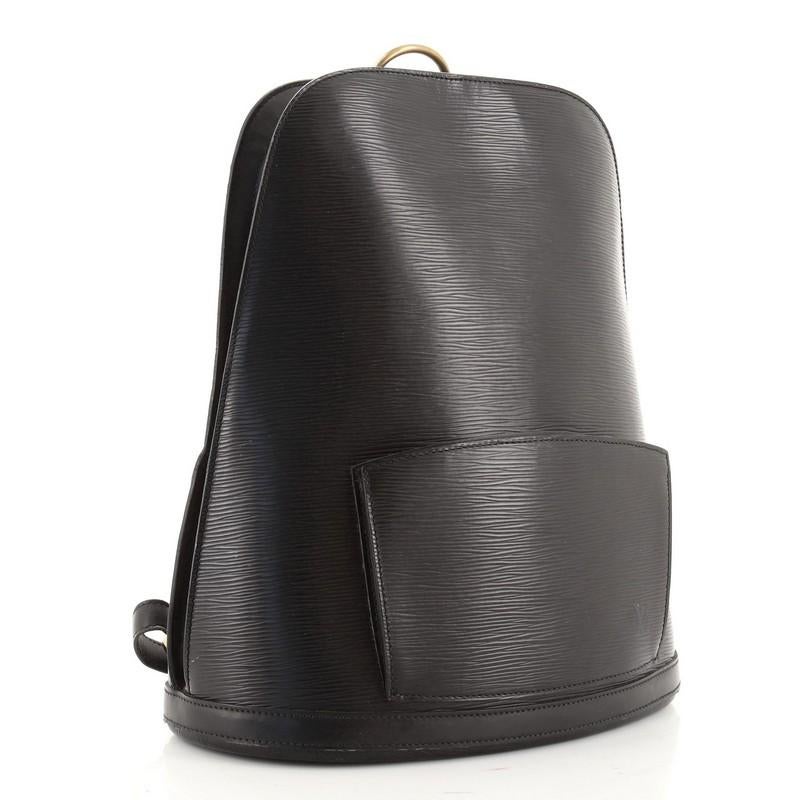 These are professional pictures of the actual item offered by Rebag.

Condition: Good. Creasing and wear on exterior and straps, cracking on exterior and strap base wax edges. Small marks and glue stains in interior, scratches and tarnish on