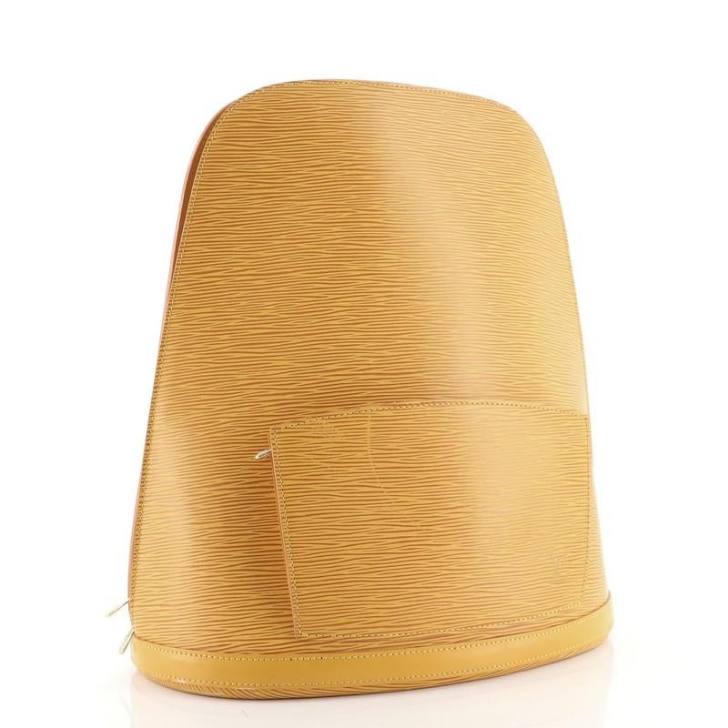 Condition: Good. Odor in interior. Creasing, wear and marks on exterior and straps, heavy wear on base edges, light wear and marks in interior. Small tears on interior pocket opening corners, scratches and tarnish on hardware.
Accessories: No