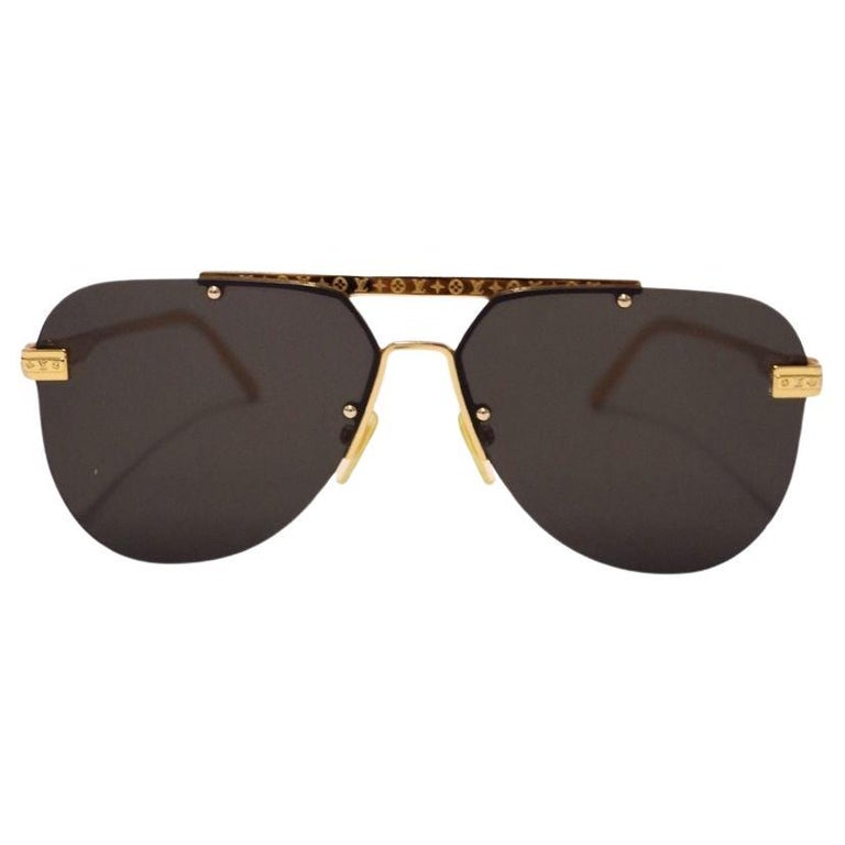 Louis Vuitton Gold Aviator Sunglasses For Sale at 1stDibs display picture 3