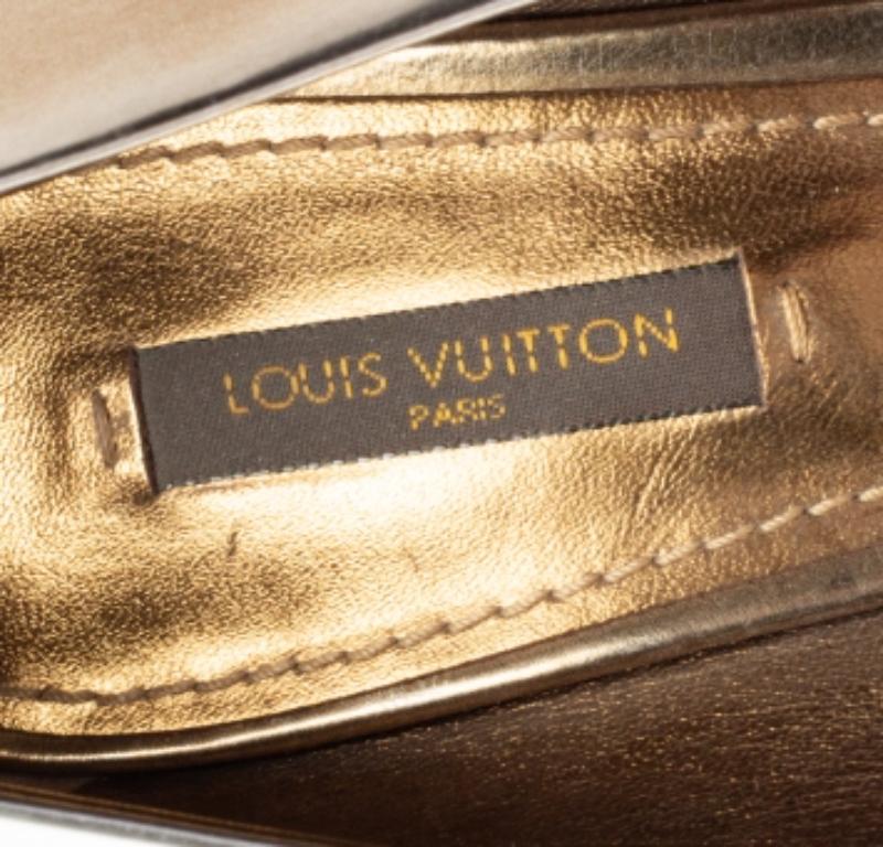 Louis Vuitton - Escarpins à bout ouvert en cuir verni et peau de serpent or/noir - Taille 39 en vente 1